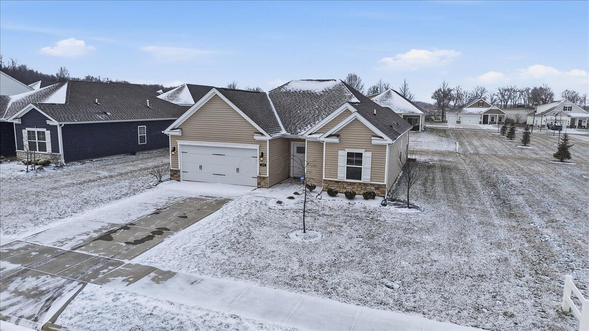 279 Mannaseh Drive W
