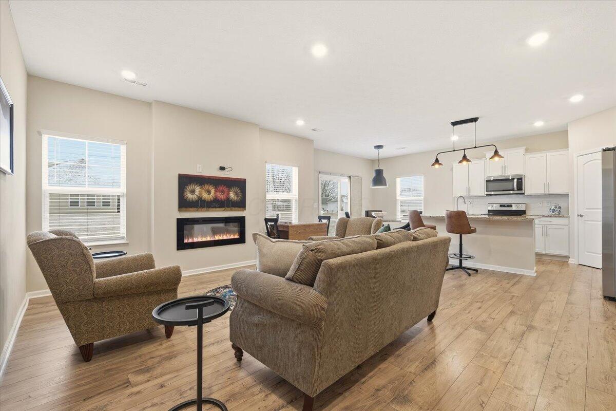 279 Mannaseh Drive W