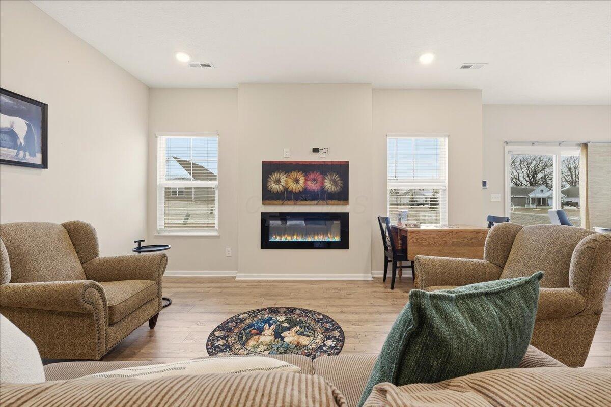 279 Mannaseh Drive W