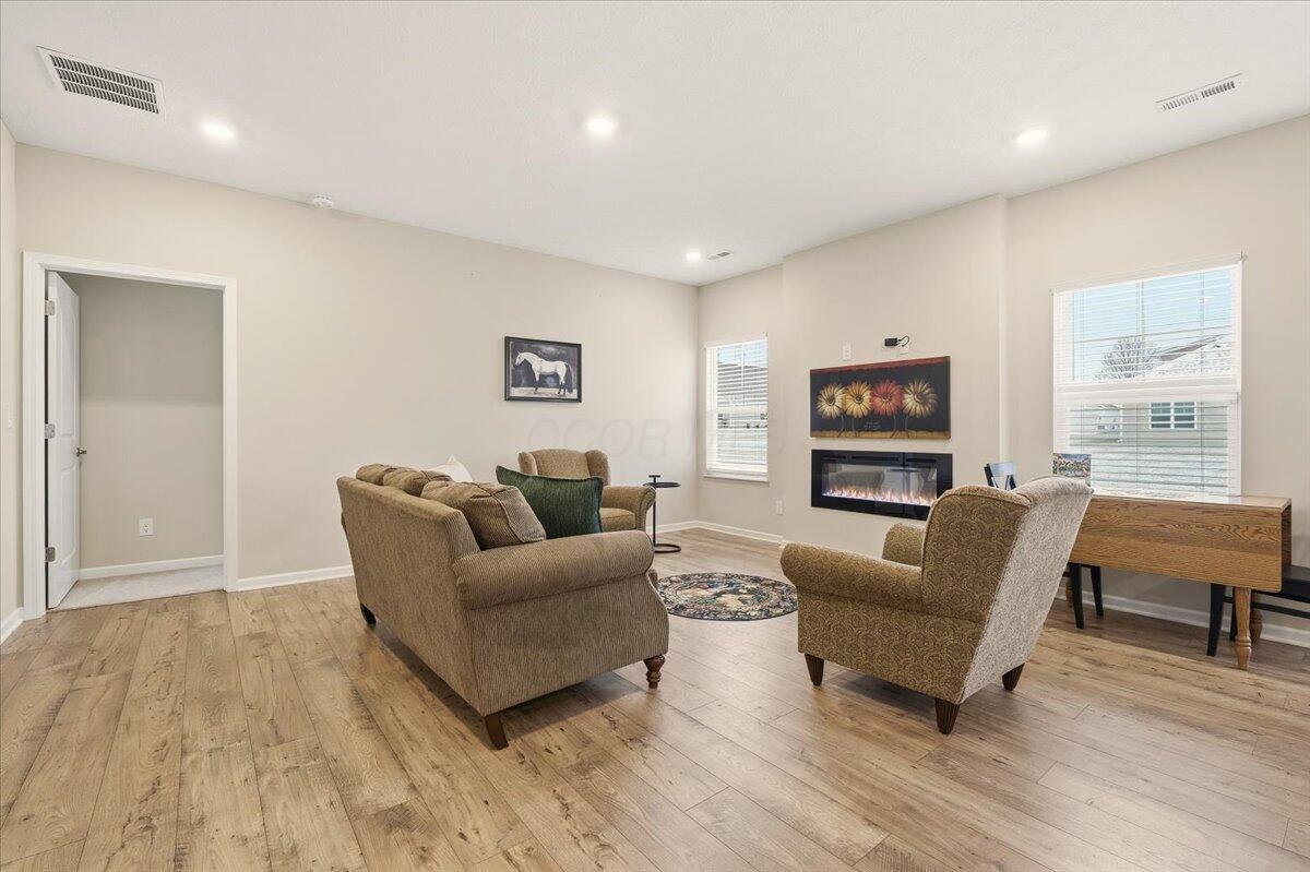 279 Mannaseh Drive W