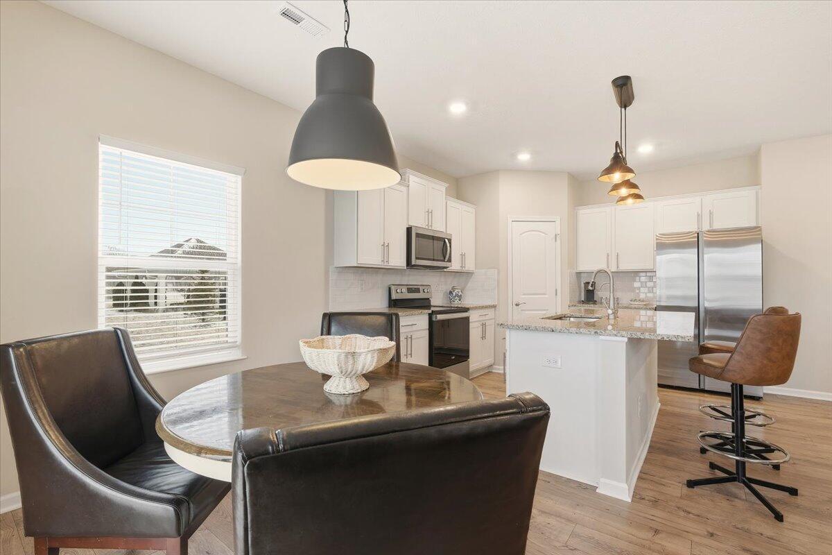 279 Mannaseh Drive W