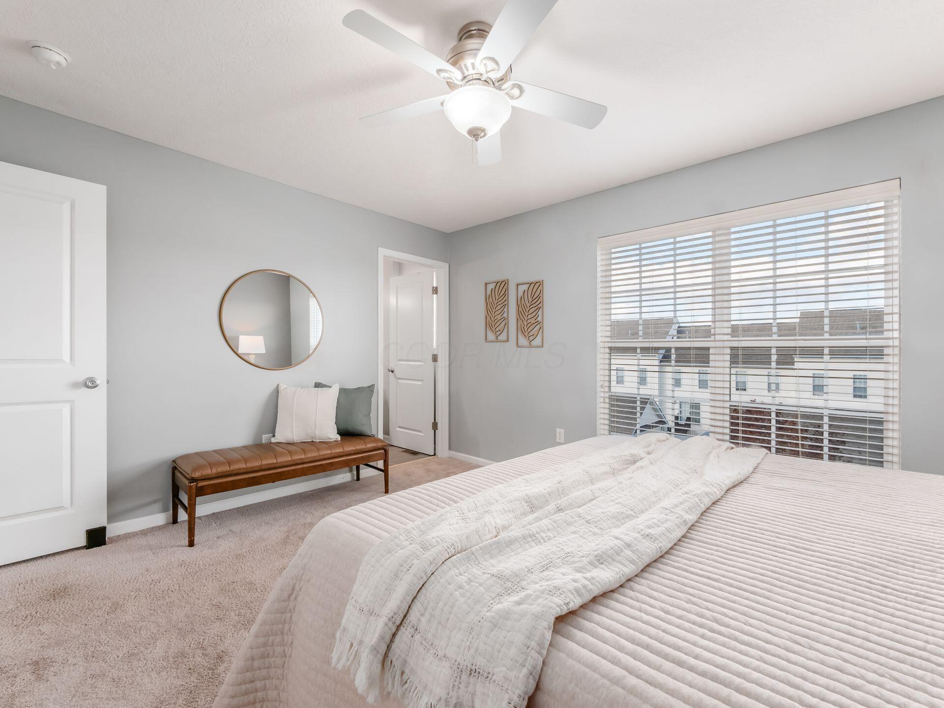 5570 Middle Falls Street, 52