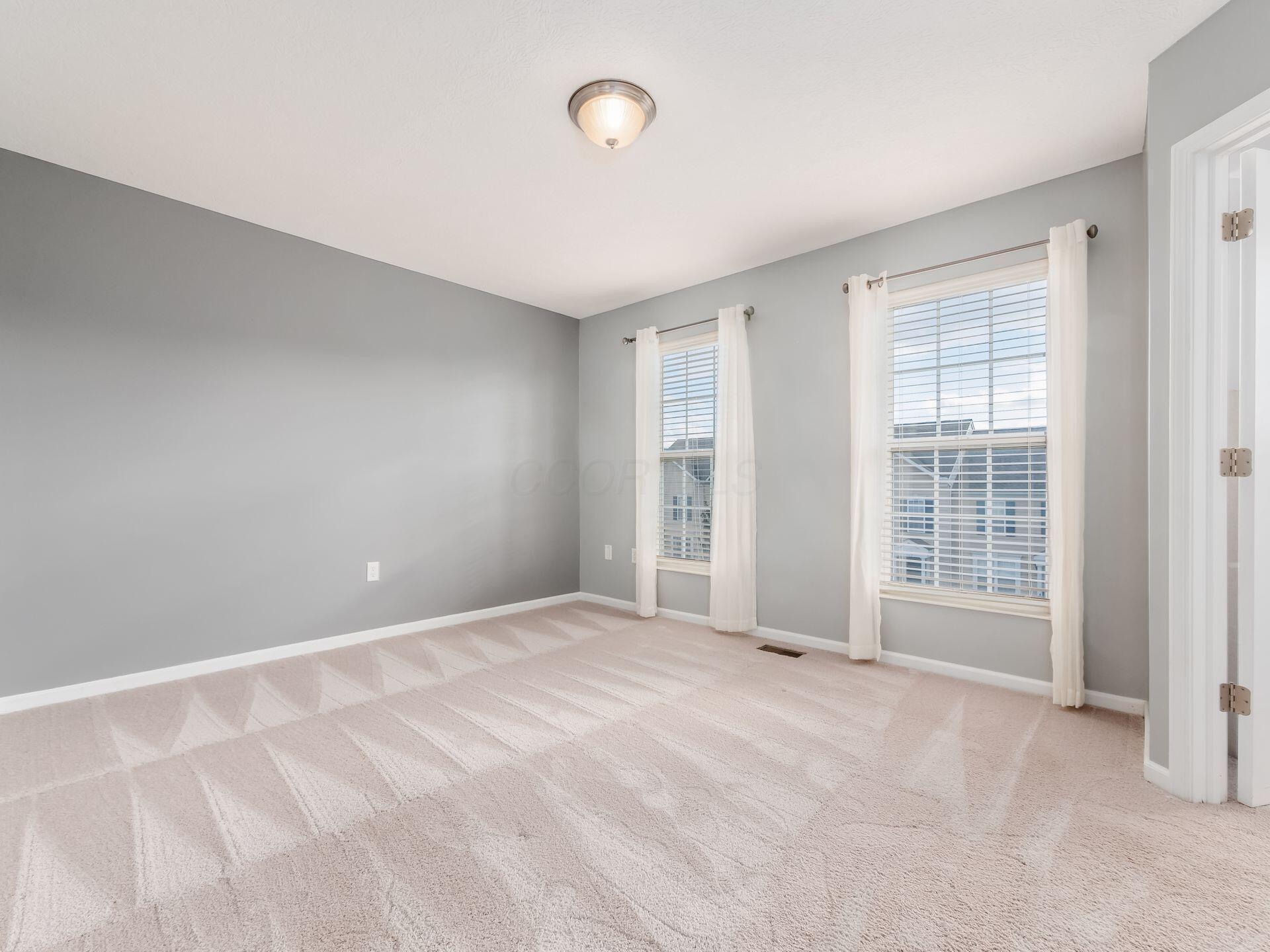 5570 Middle Falls Street, 52