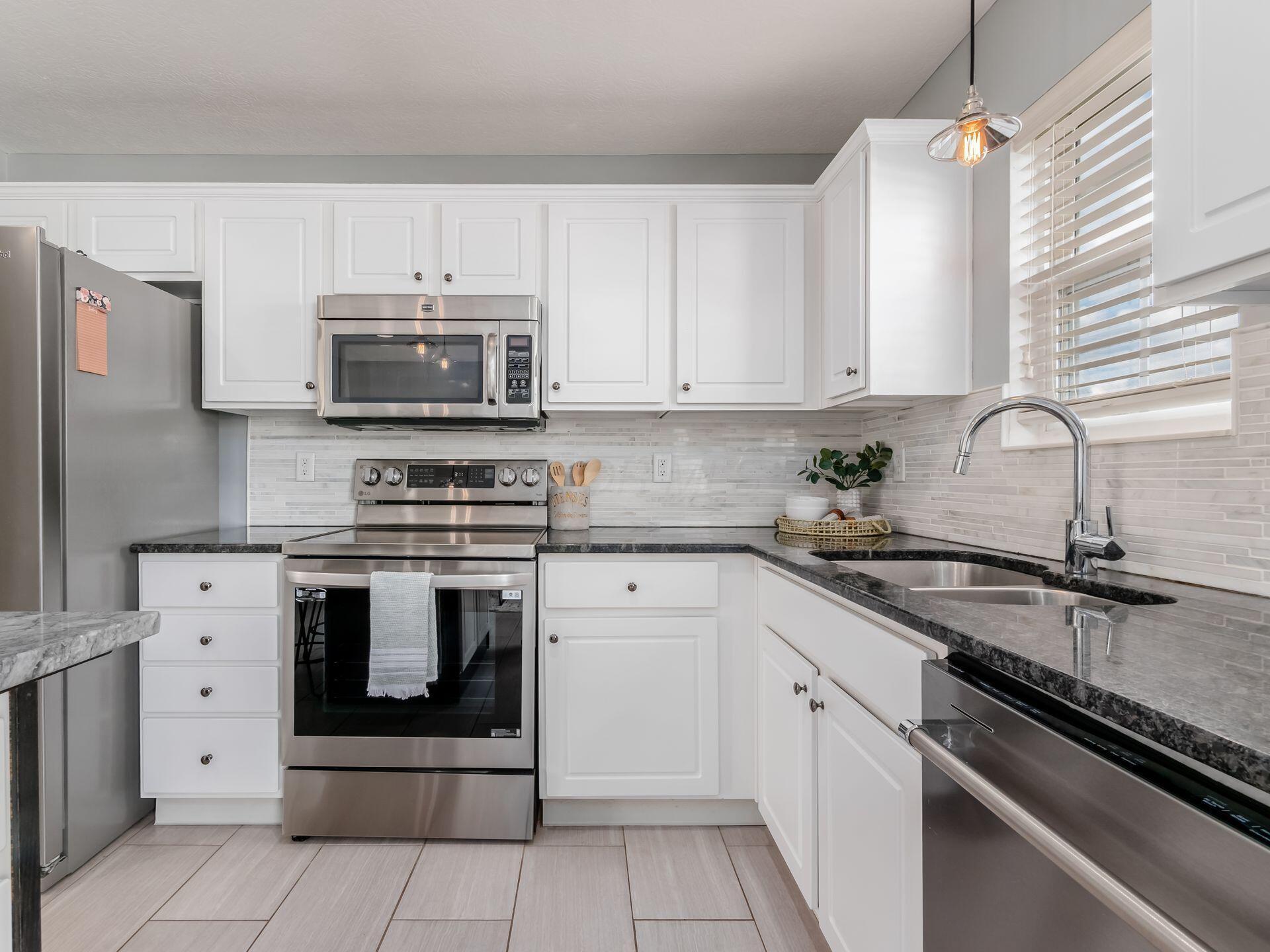 5570 Middle Falls Street, 52