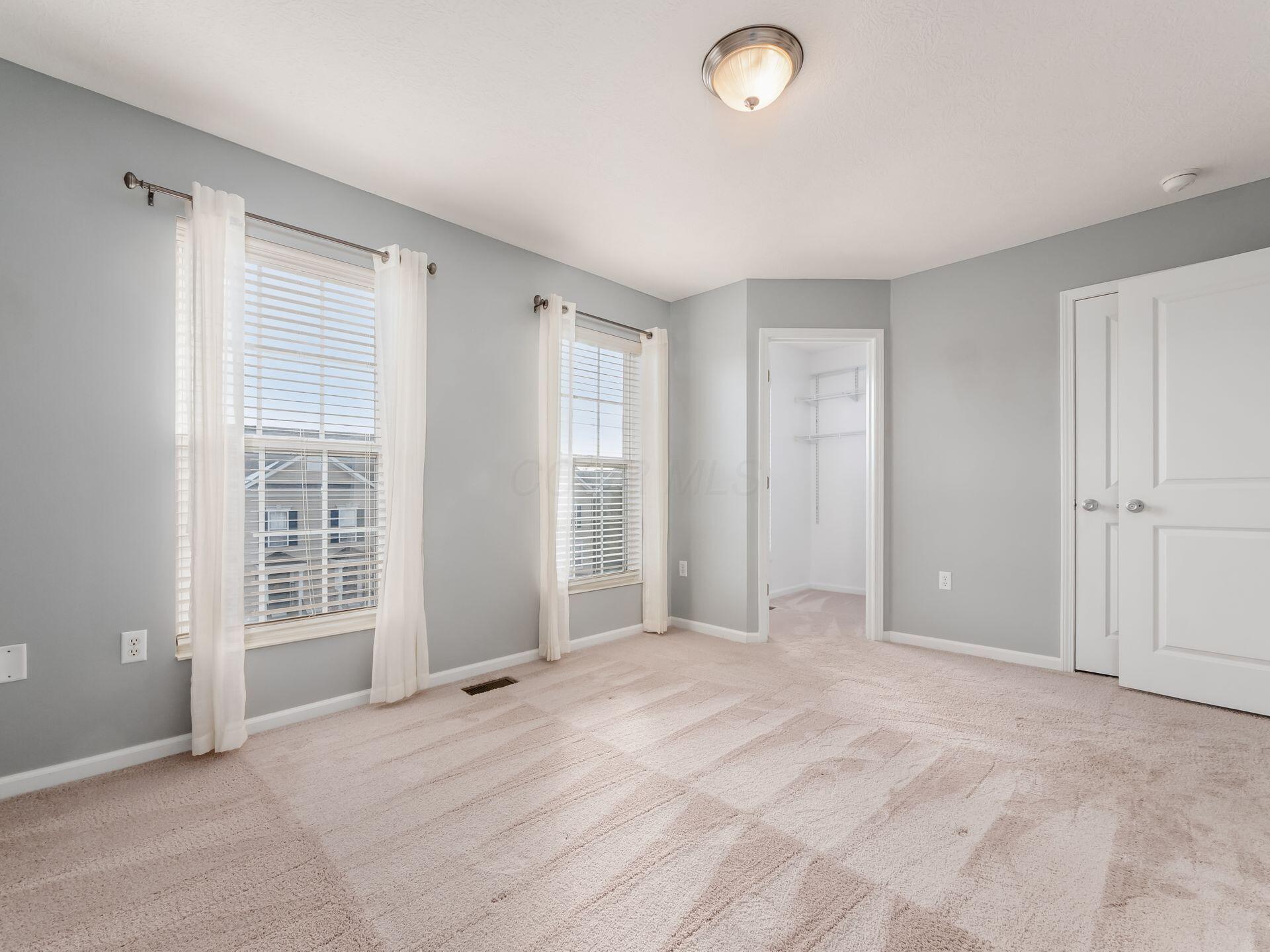 5570 Middle Falls Street, 52