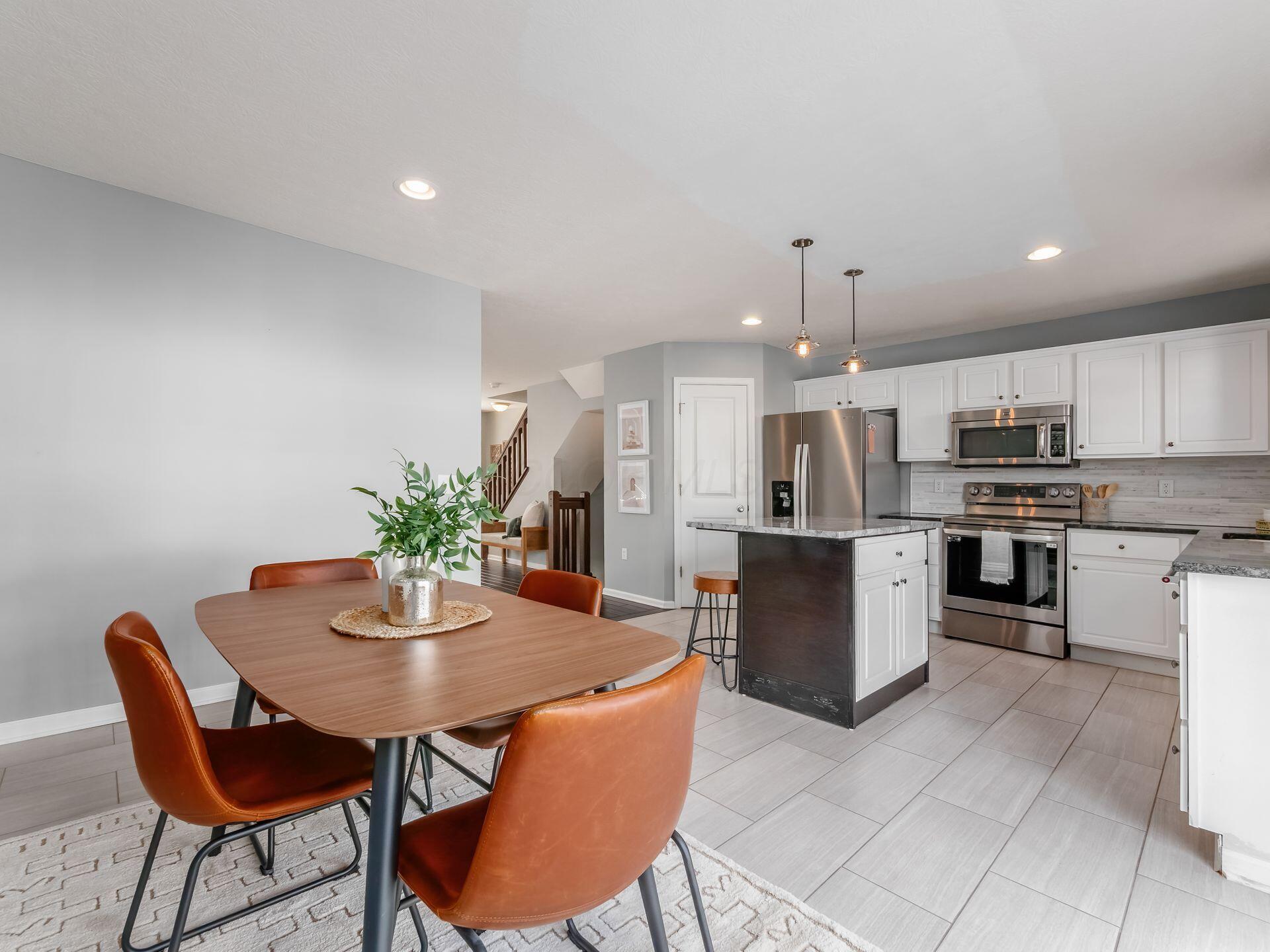 5570 Middle Falls Street, 52