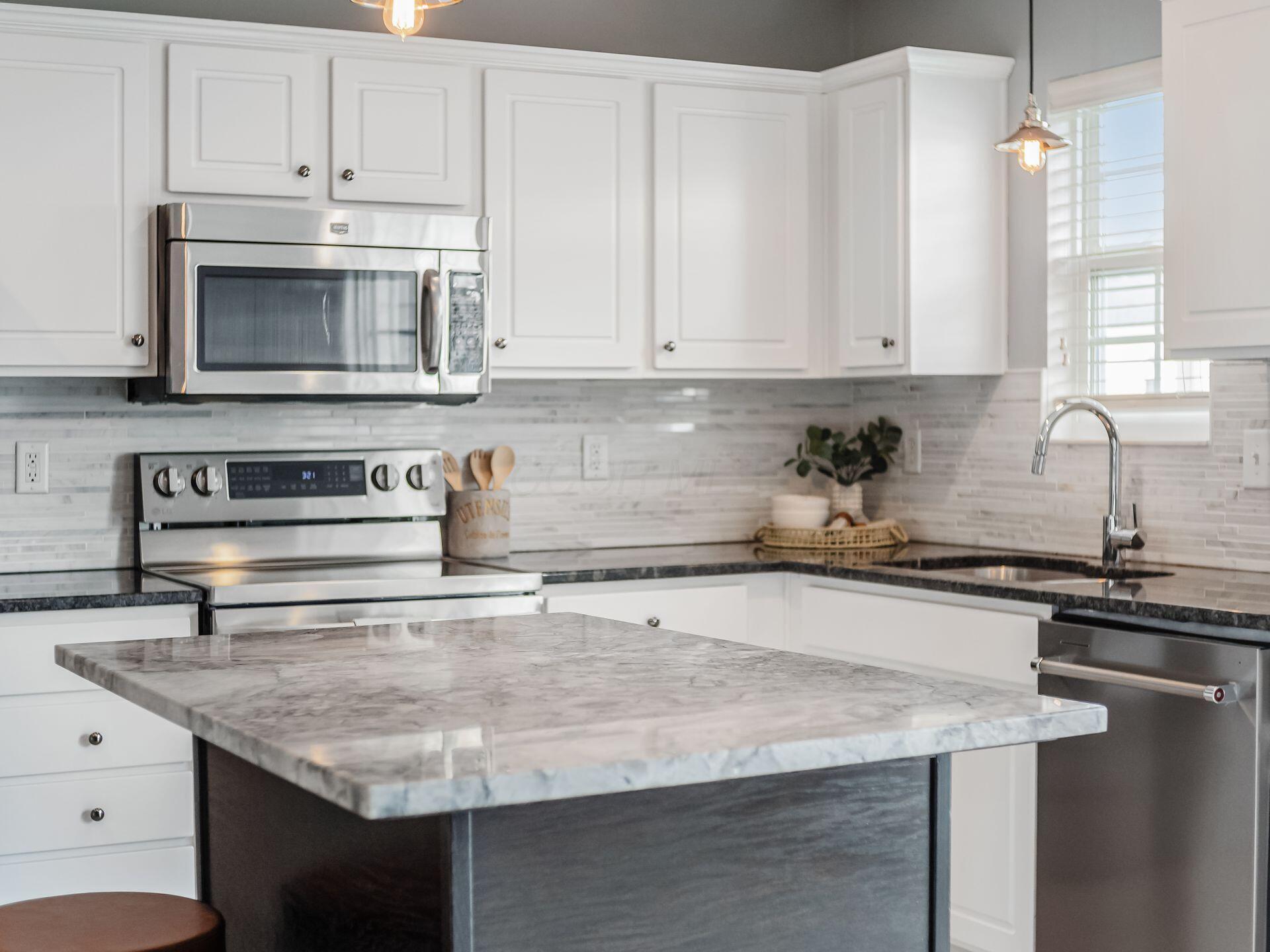 5570 Middle Falls Street, 52