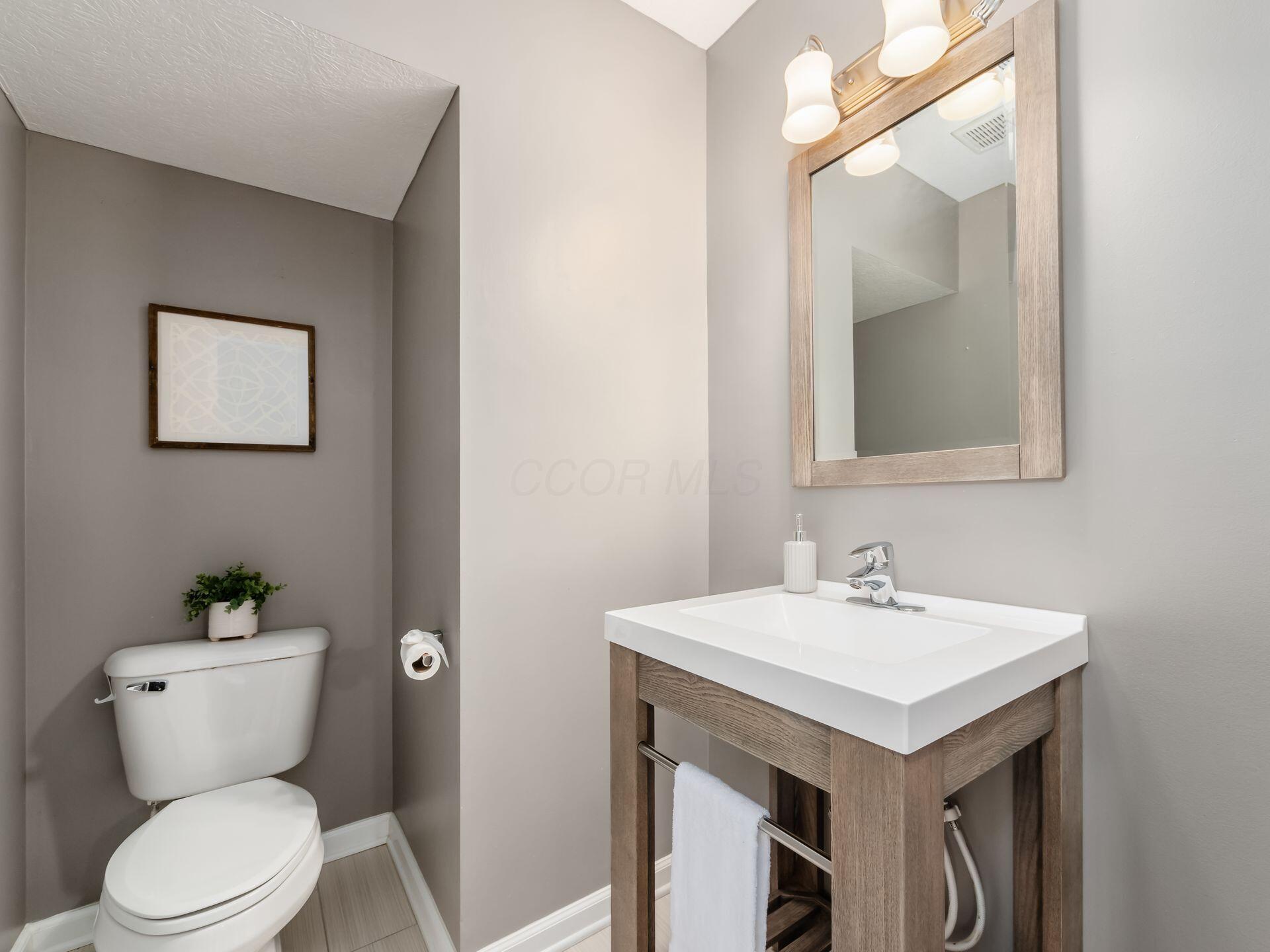 5570 Middle Falls Street, 52