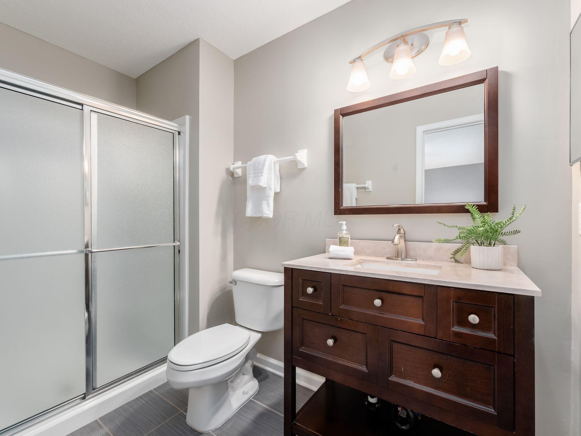 5570 Middle Falls Street, 52