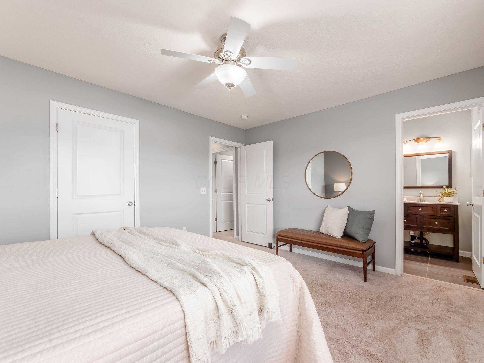 5570 Middle Falls Street, 52