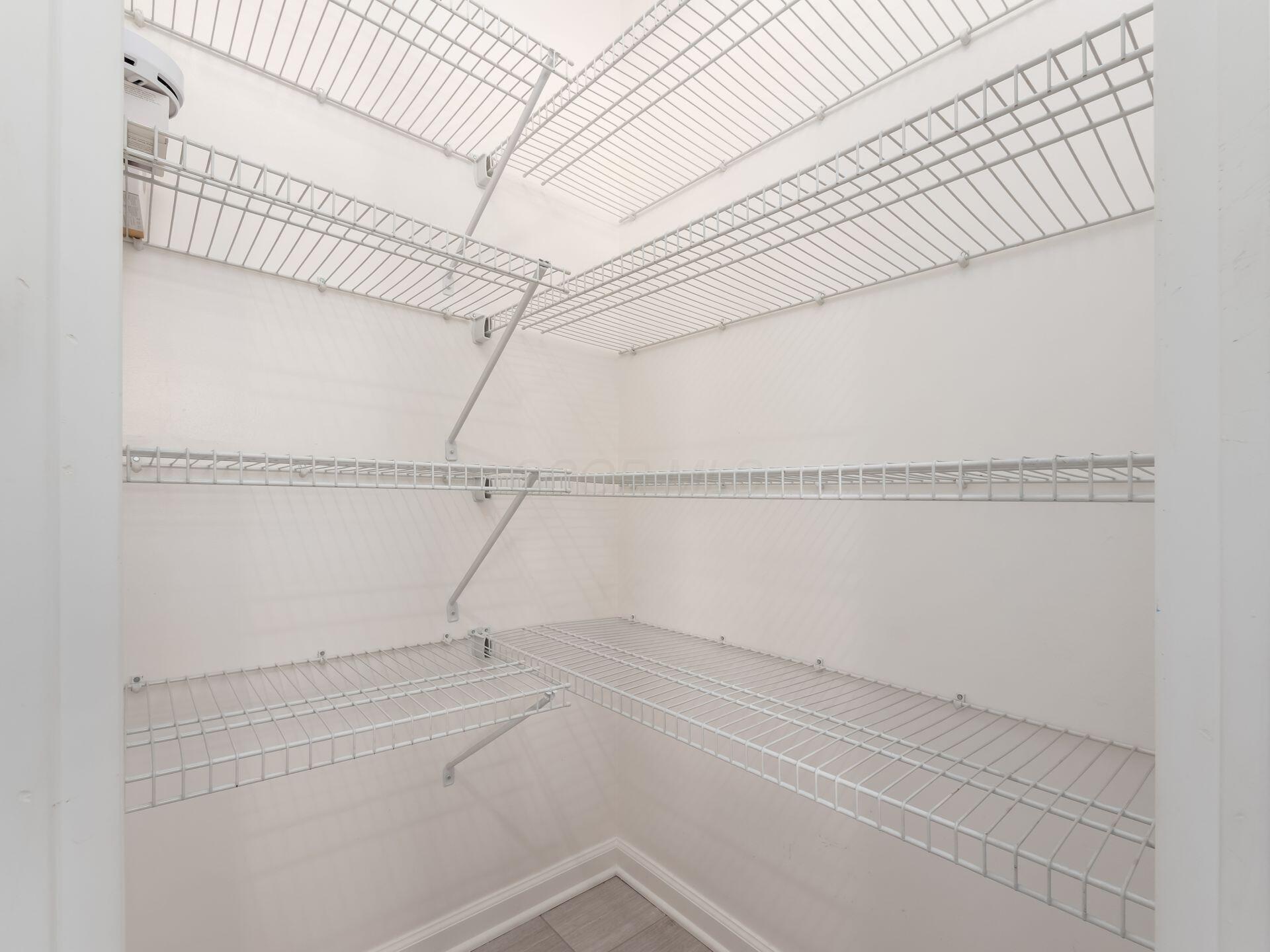 5570 Middle Falls Street, 52