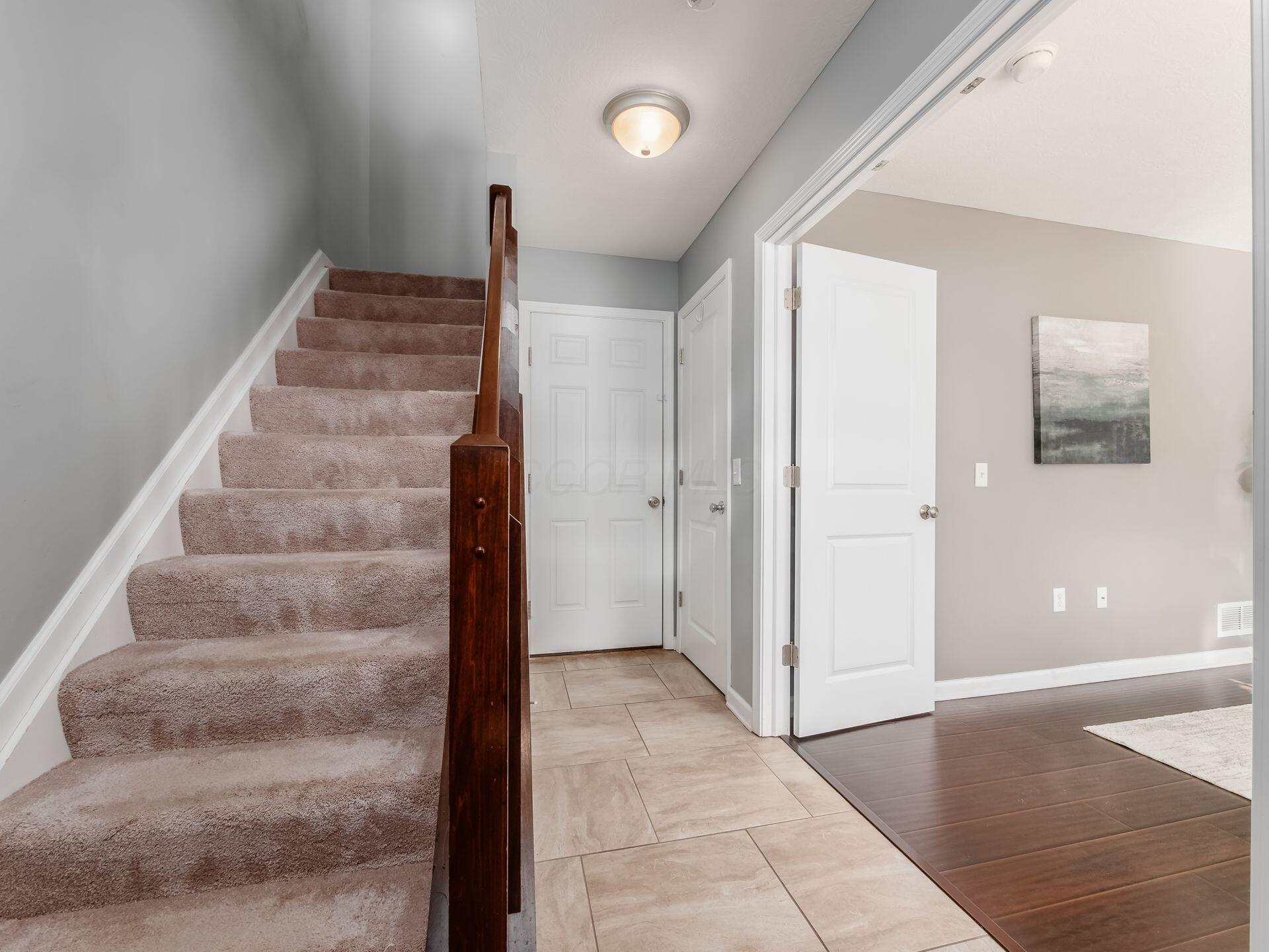 5570 Middle Falls Street, 52