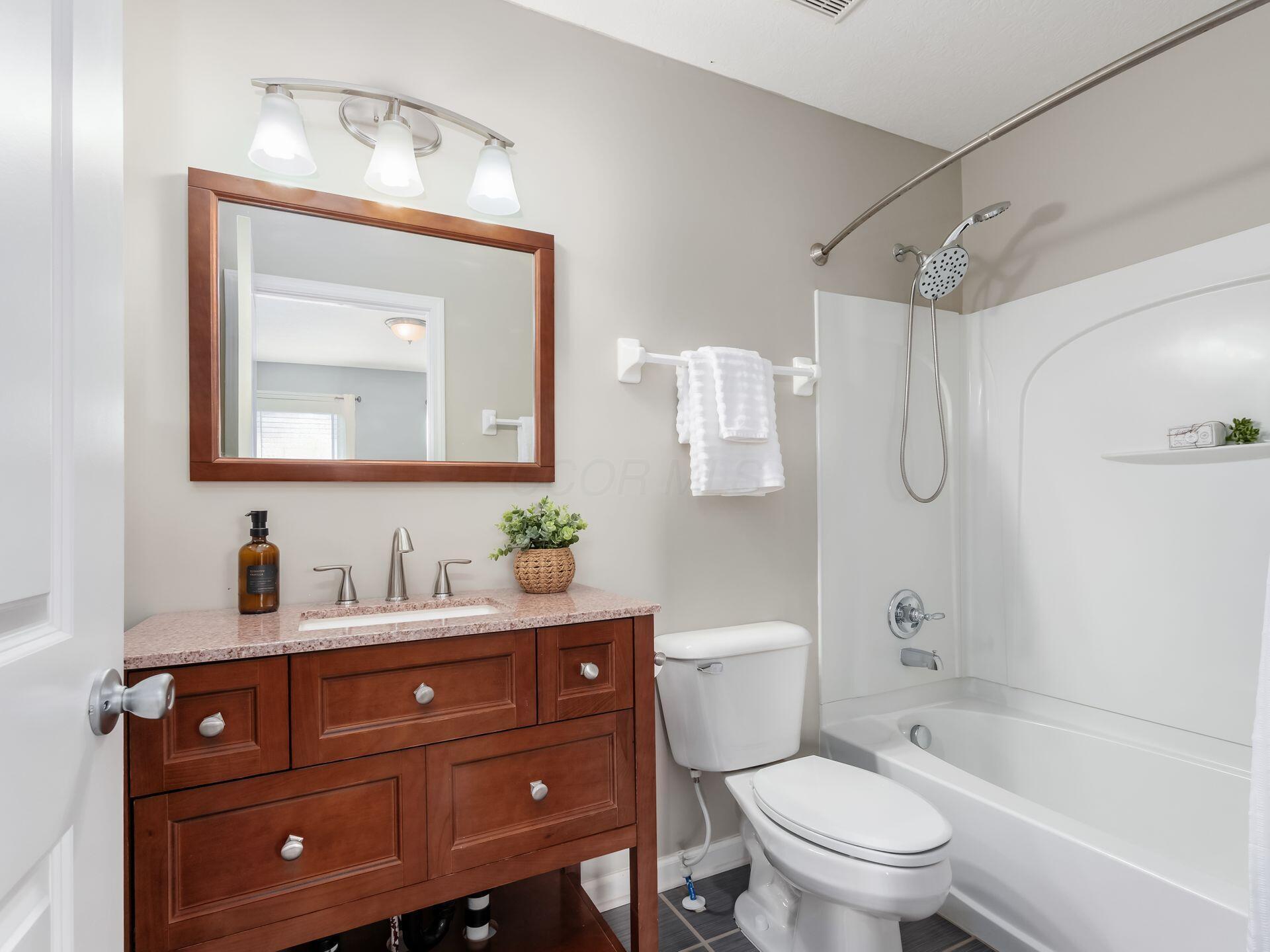 5570 Middle Falls Street, 52