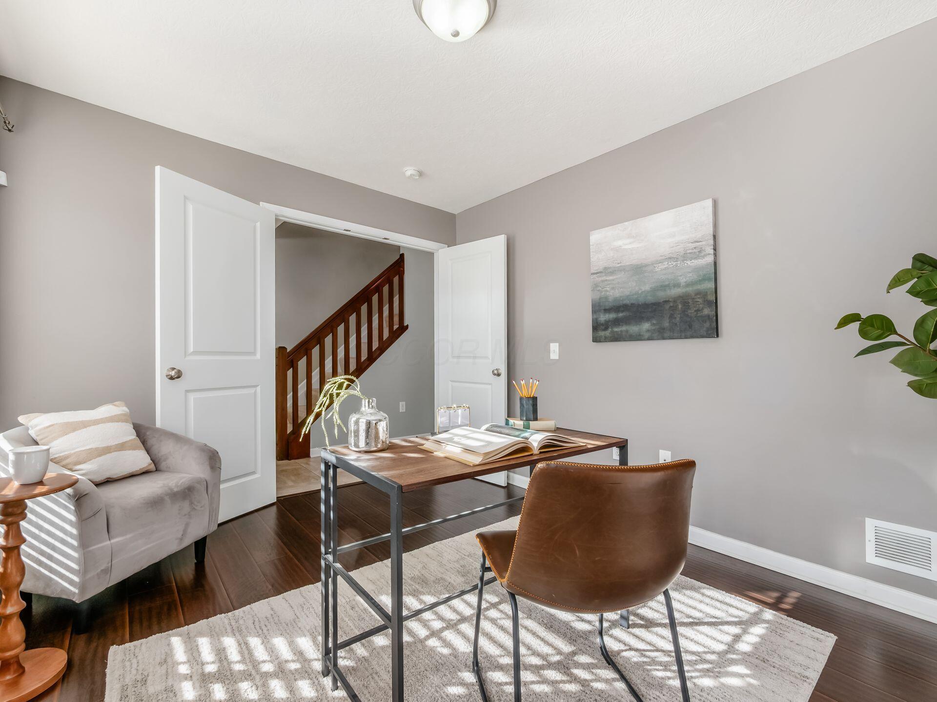 5570 Middle Falls Street, 52