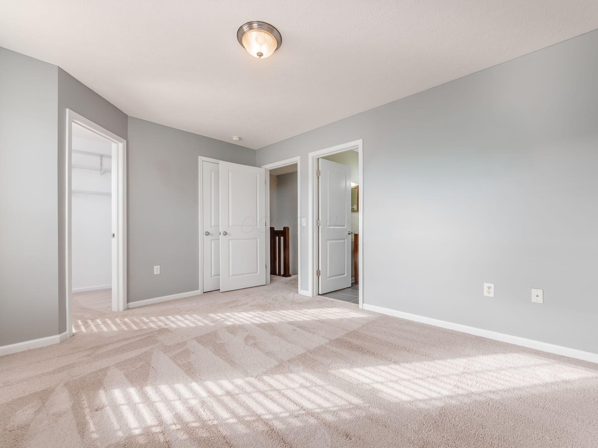 5570 Middle Falls Street, 52