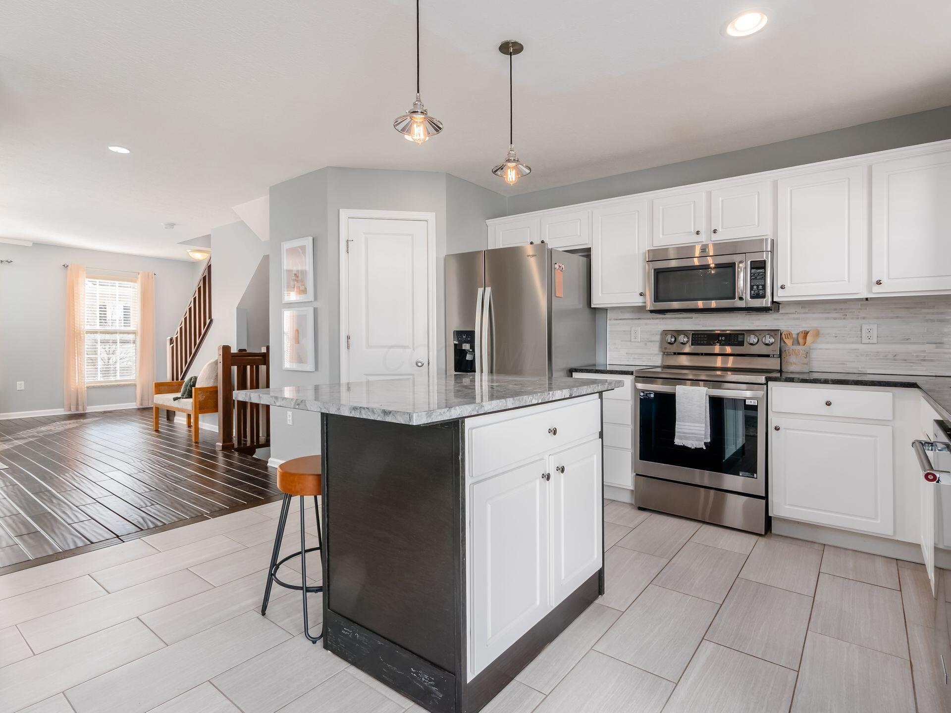 5570 Middle Falls Street, 52