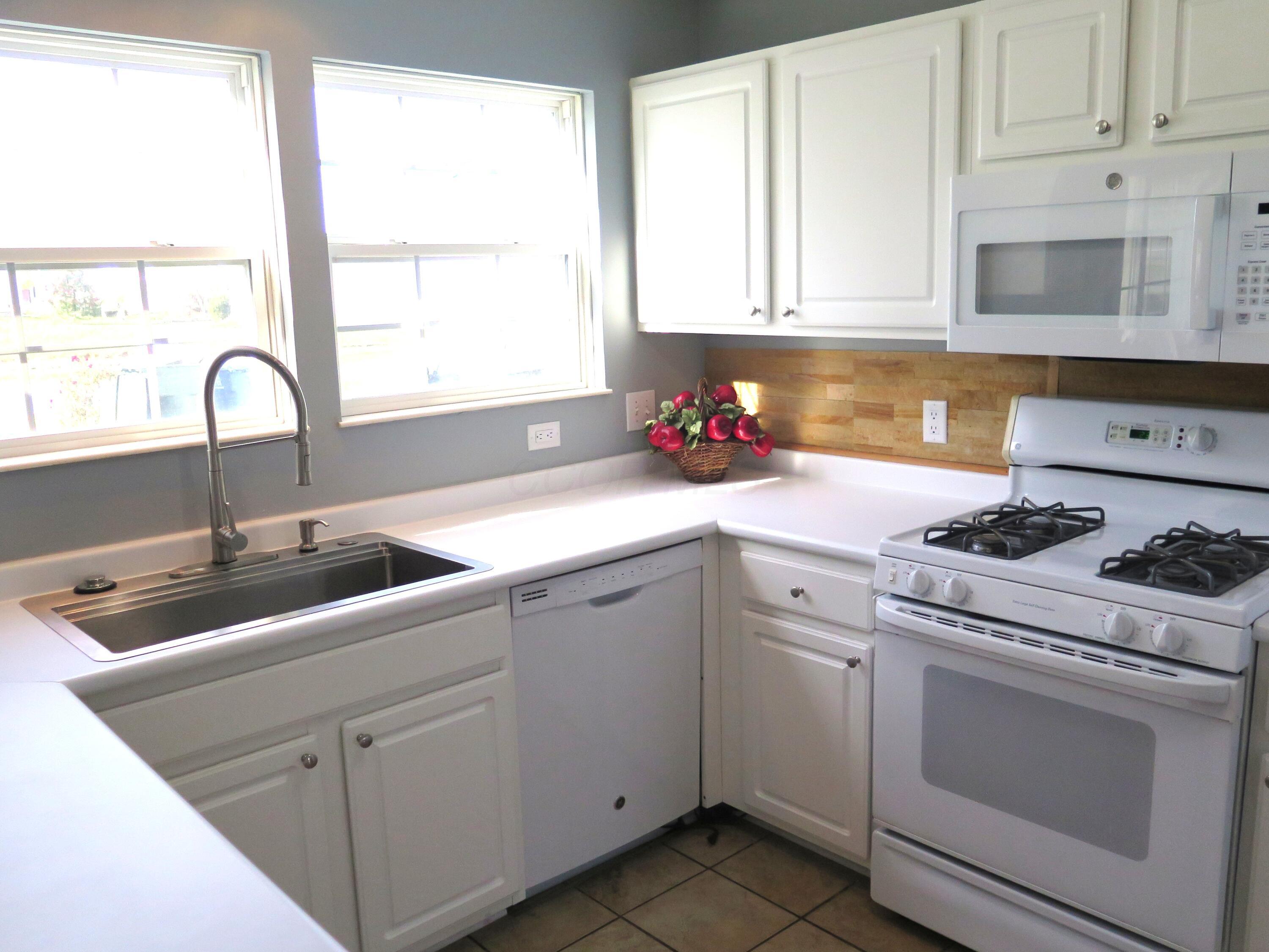 2487 Rosecrest Street