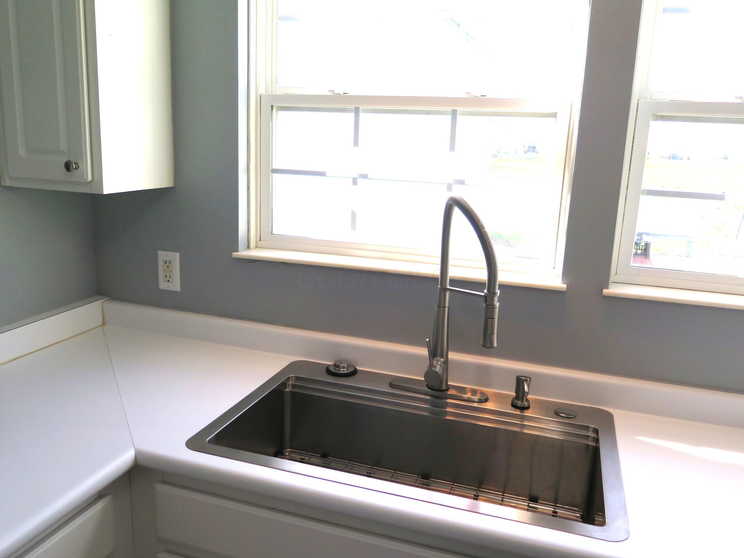 2487 Rosecrest Street