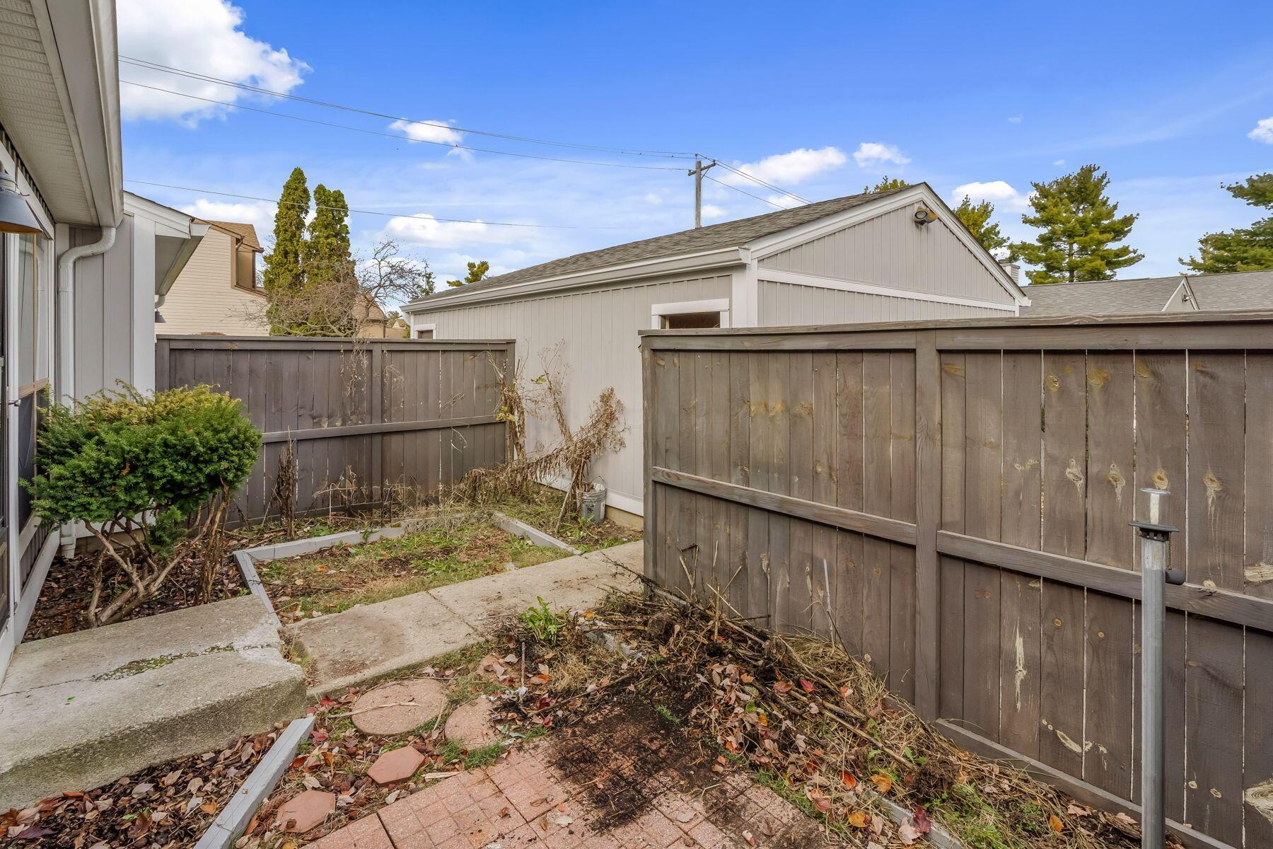 737 Plant Drive, 2C 2C