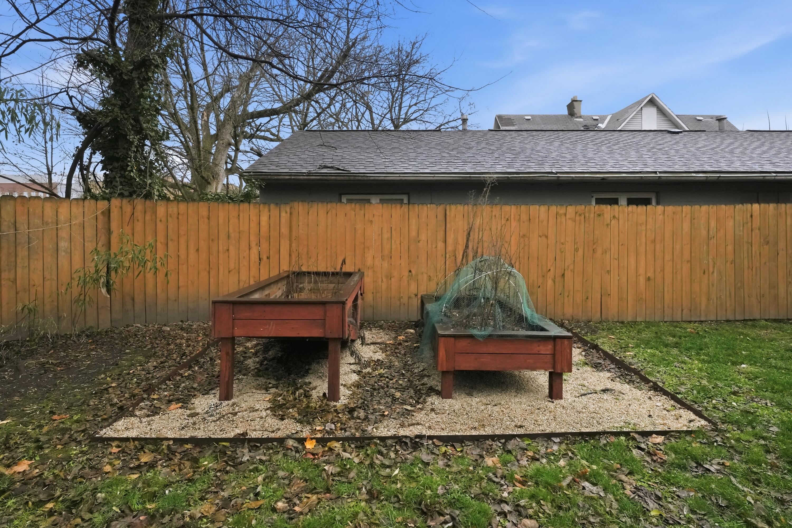 905 Mcallister Avenue, 903 903