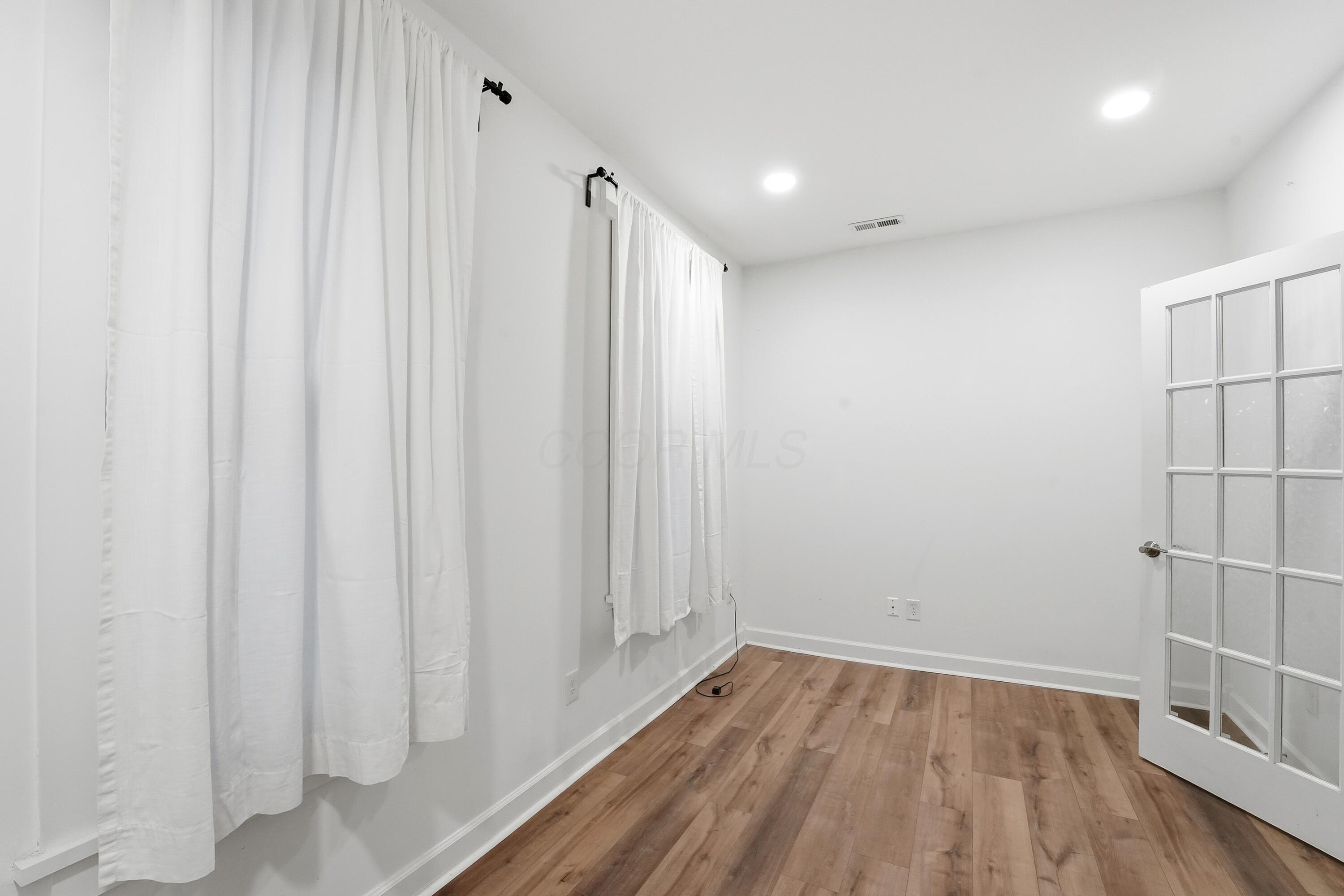 905 Mcallister Avenue, 903 903