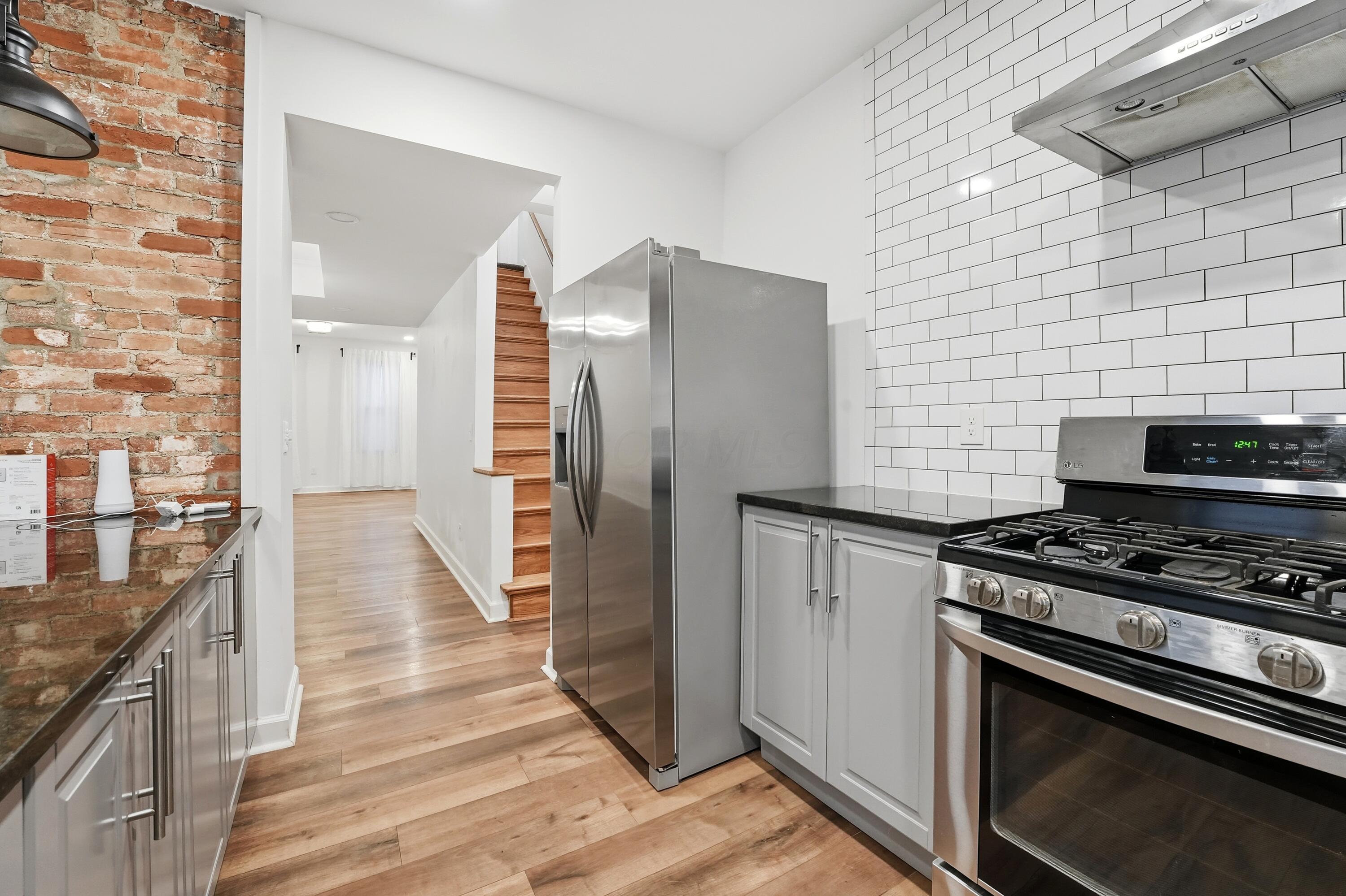 905 Mcallister Avenue, 903 903