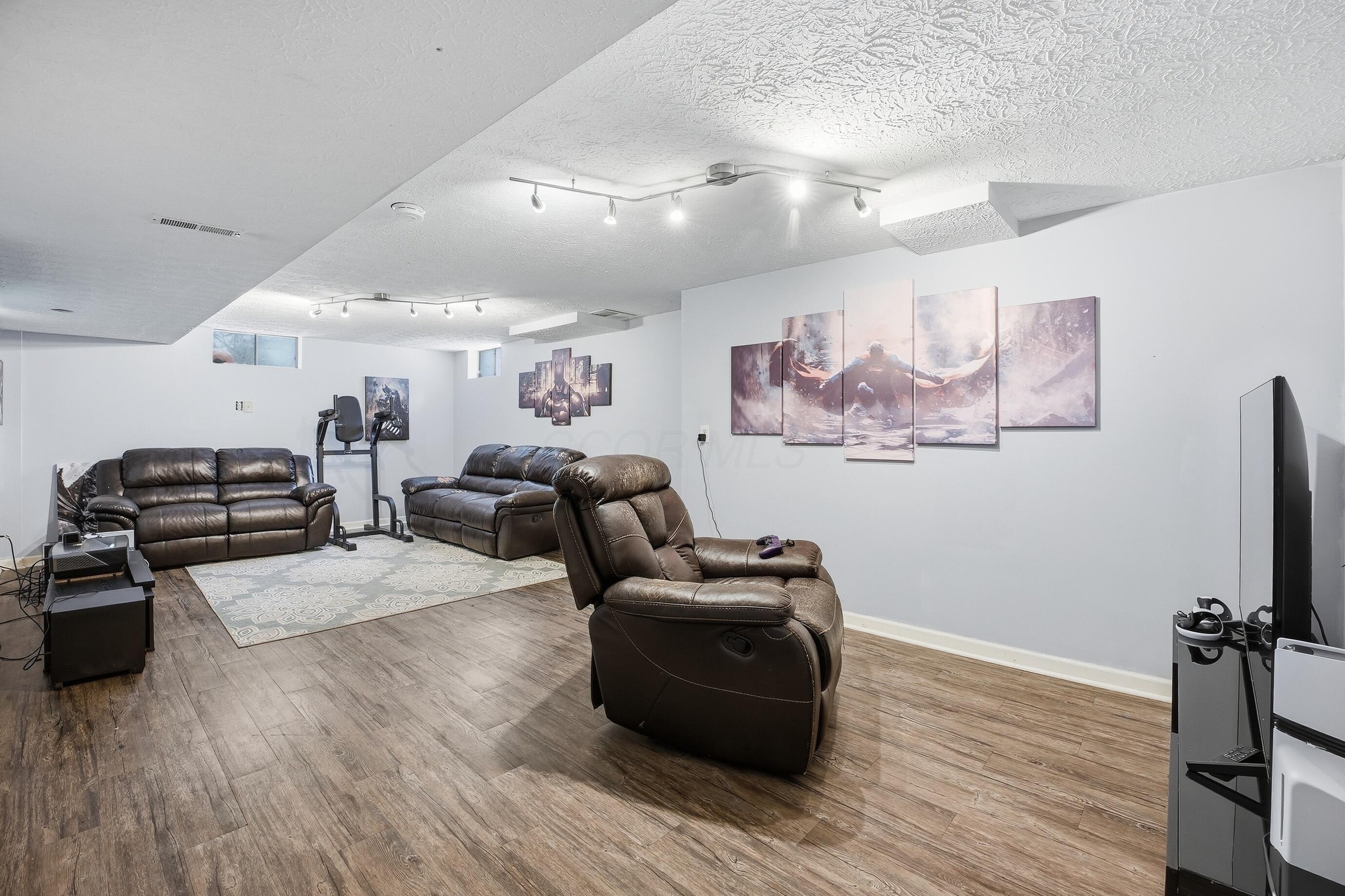 339 Aylesbury Drive S