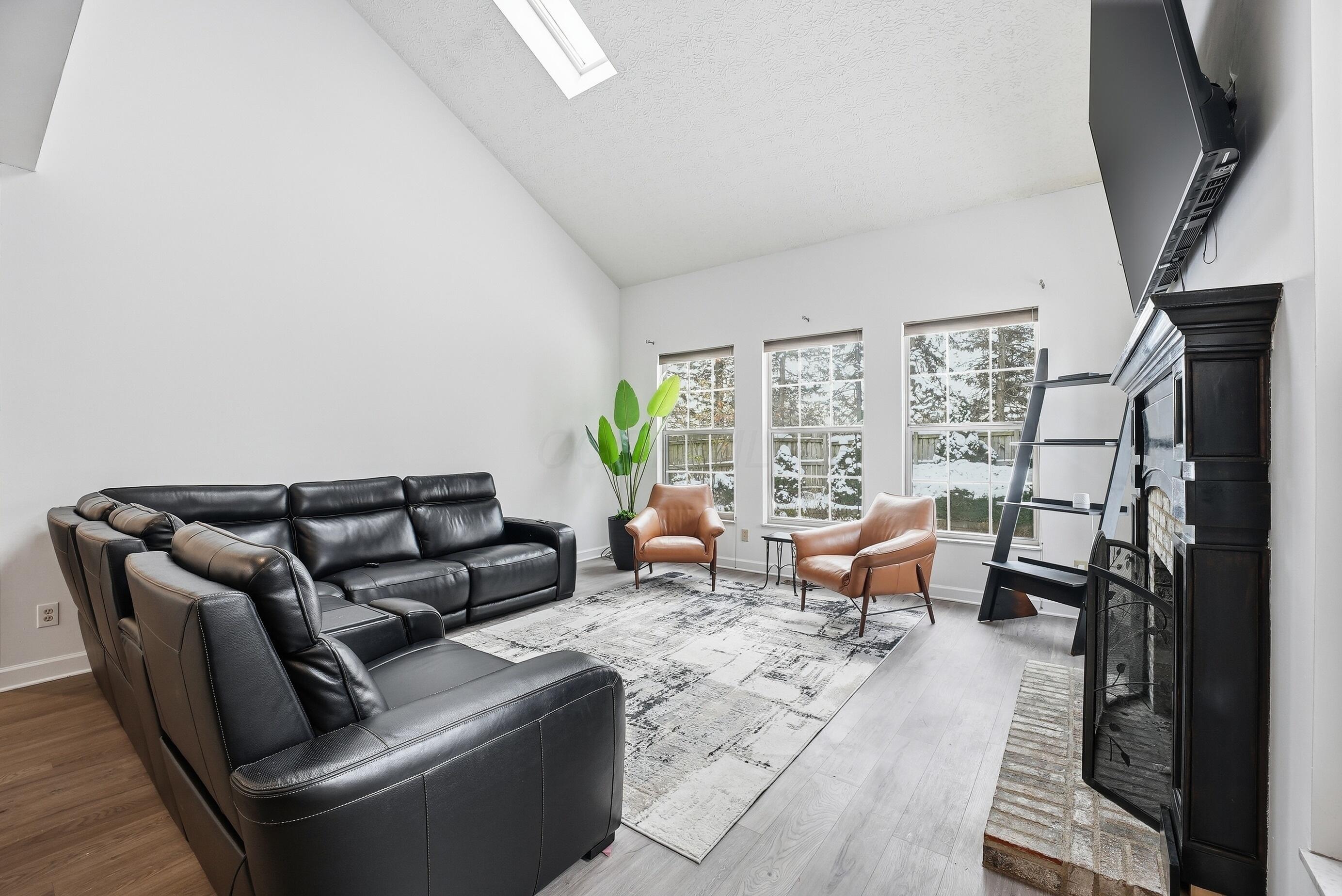 339 Aylesbury Drive S