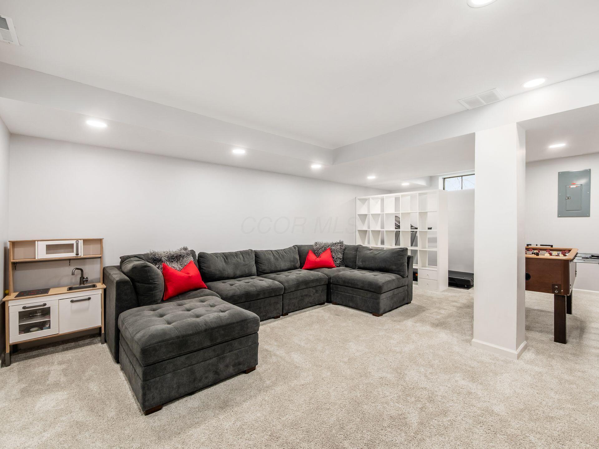 6876 Spruce Pine Drive