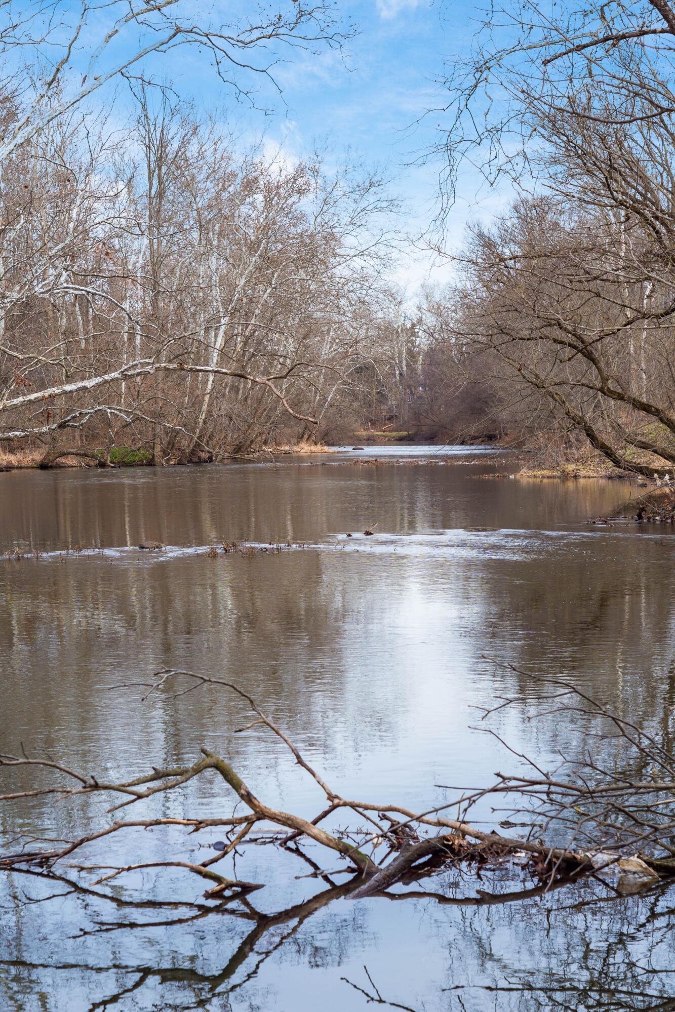 5463 Walnut View Boulevard