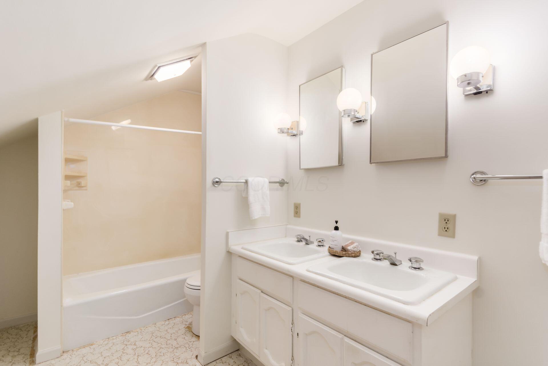 122 N Virginialee Road