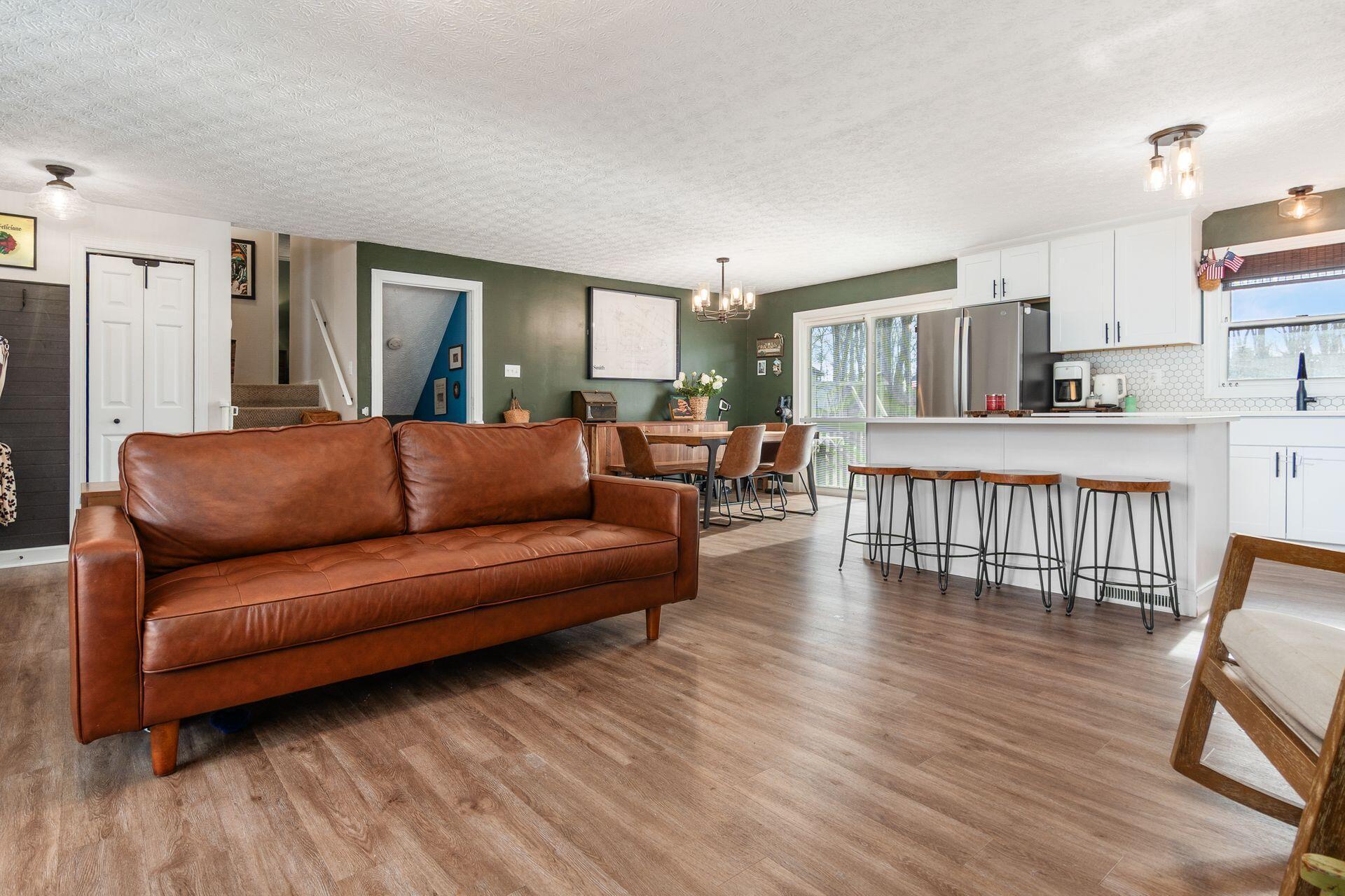 225 Carryback Drive SW