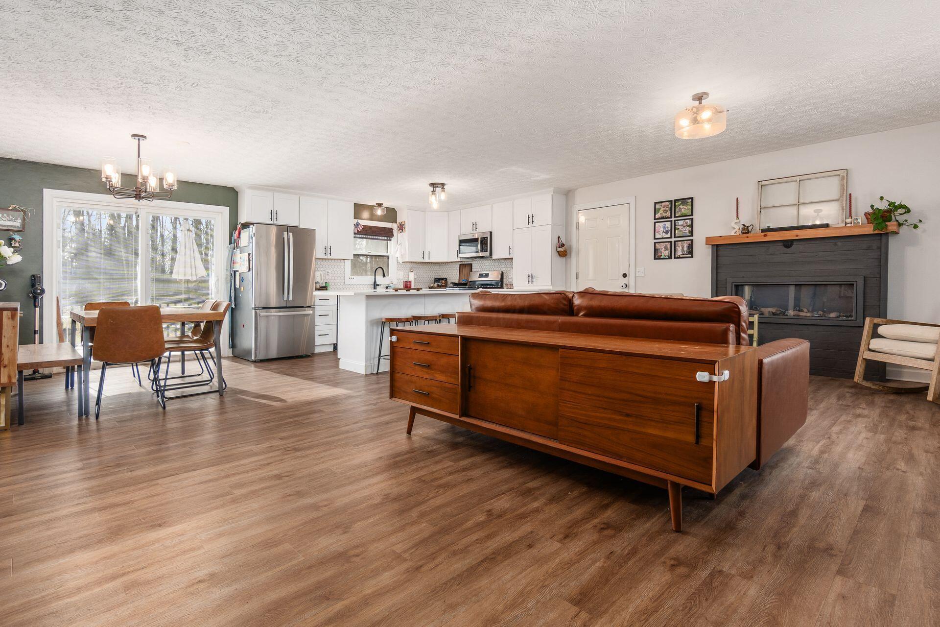 225 Carryback Drive SW