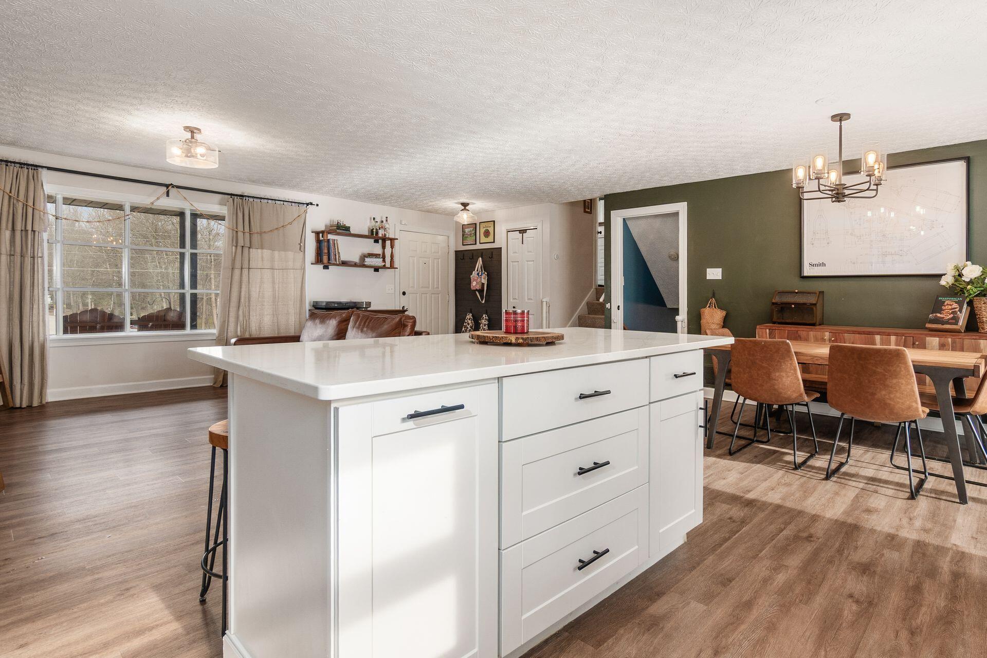 225 Carryback Drive SW