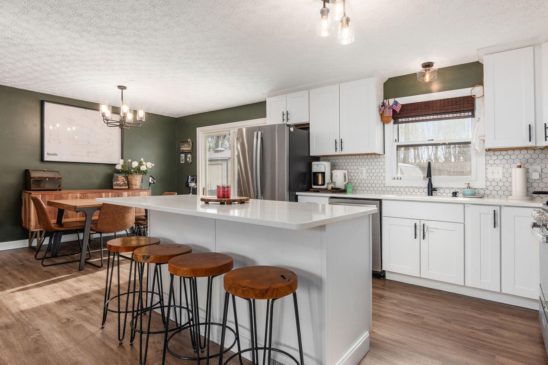 225 Carryback Drive SW