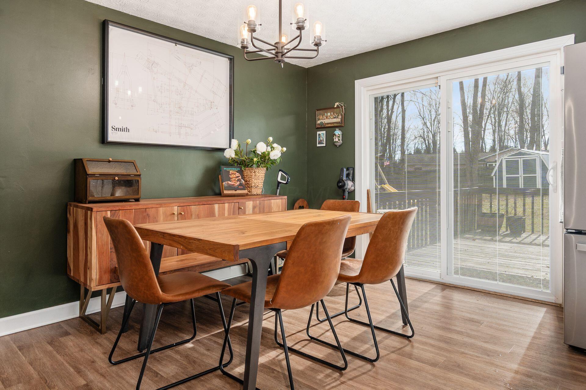 225 Carryback Drive SW