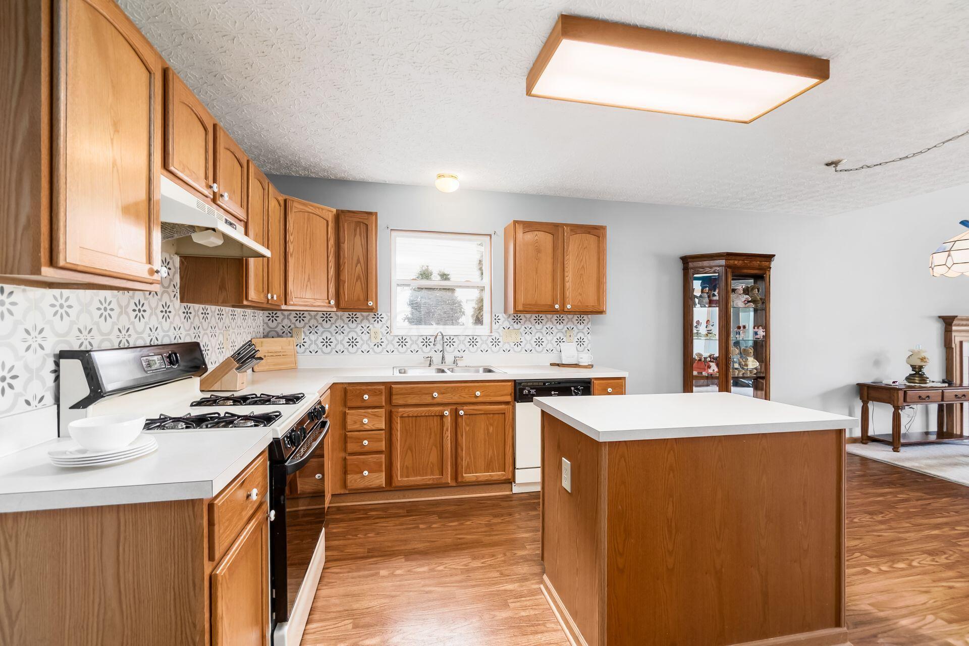 8060 Gladshire Boulevard