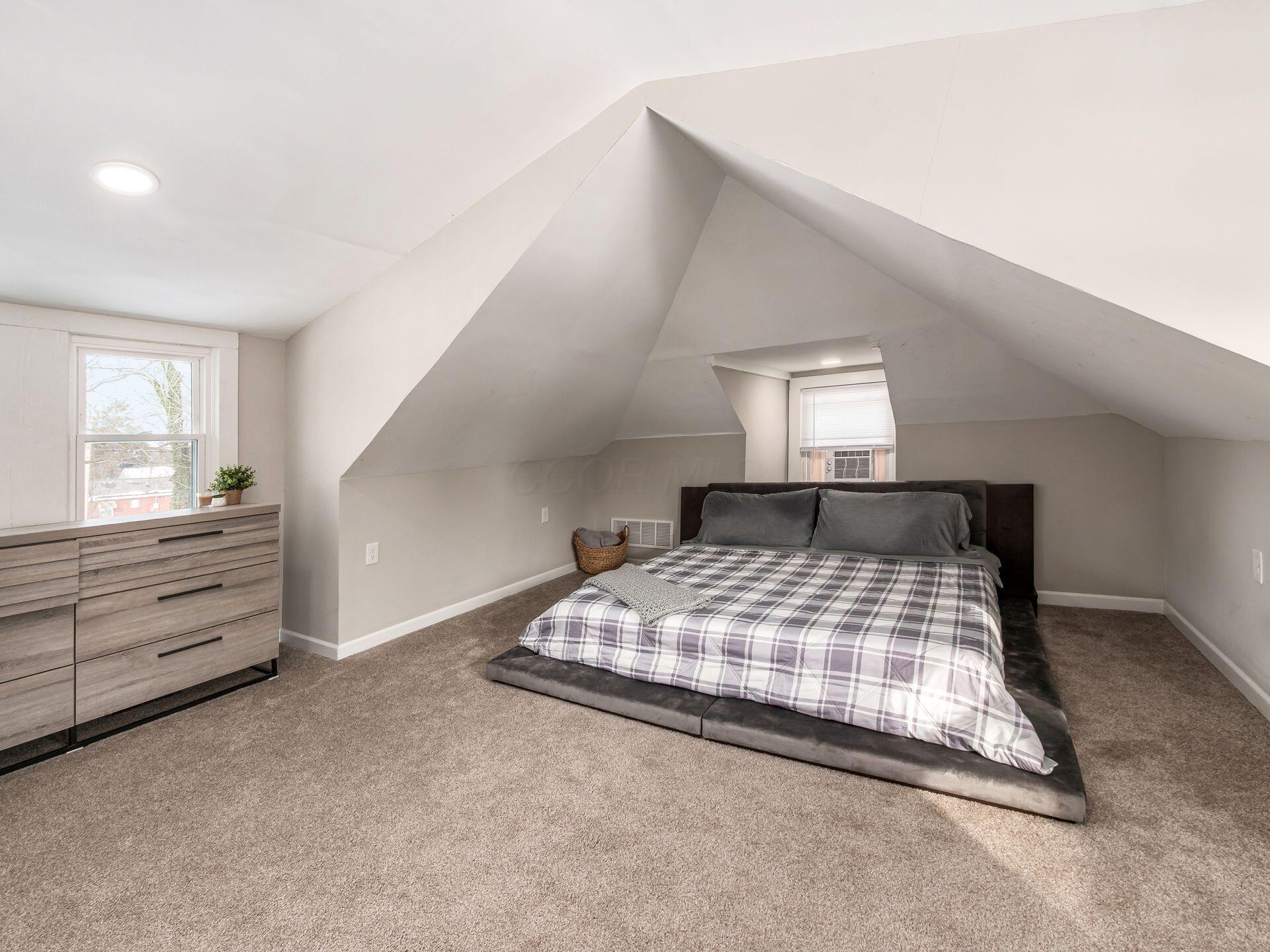 818 W 8th Street