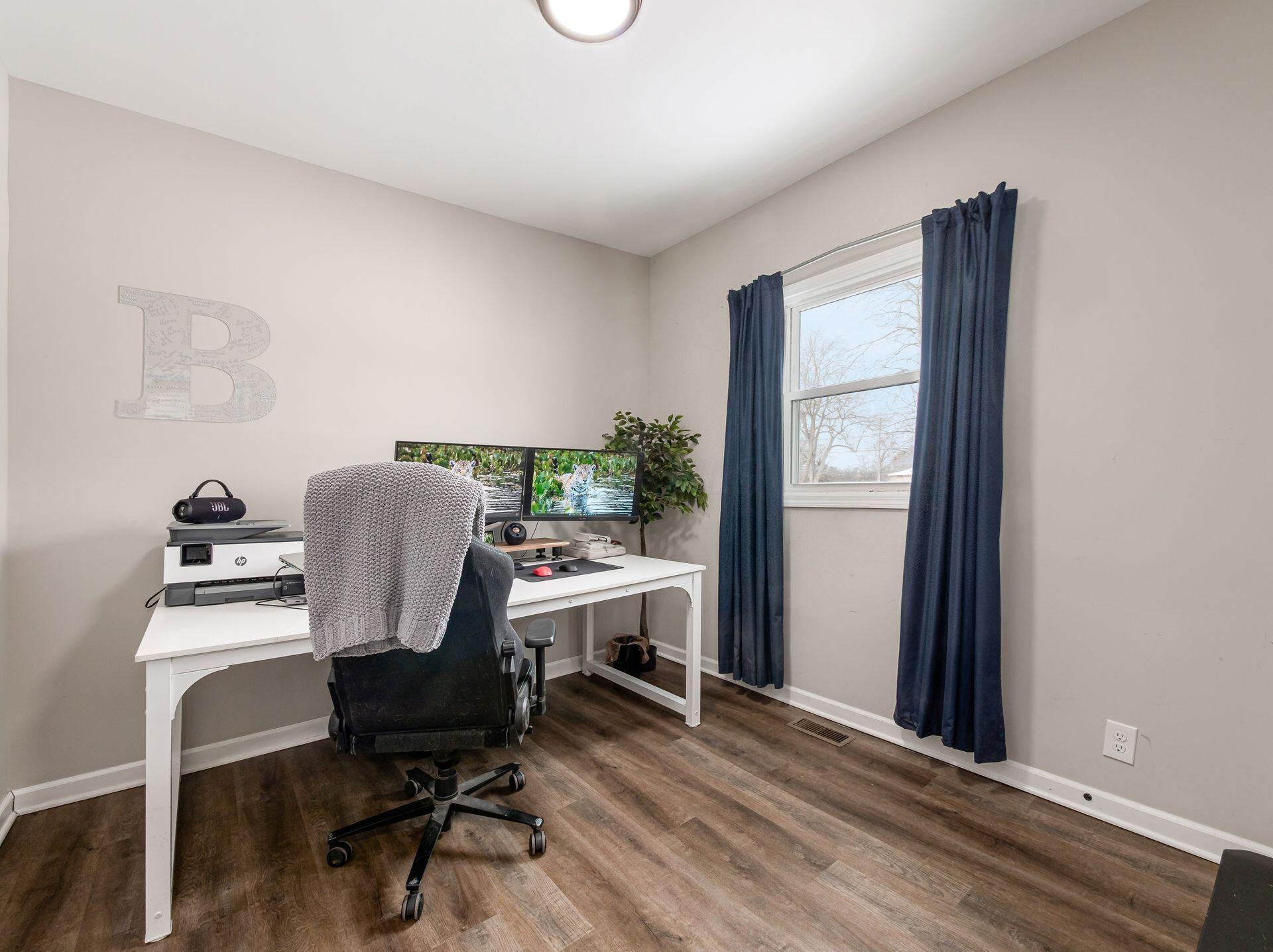 818 W 8th Street