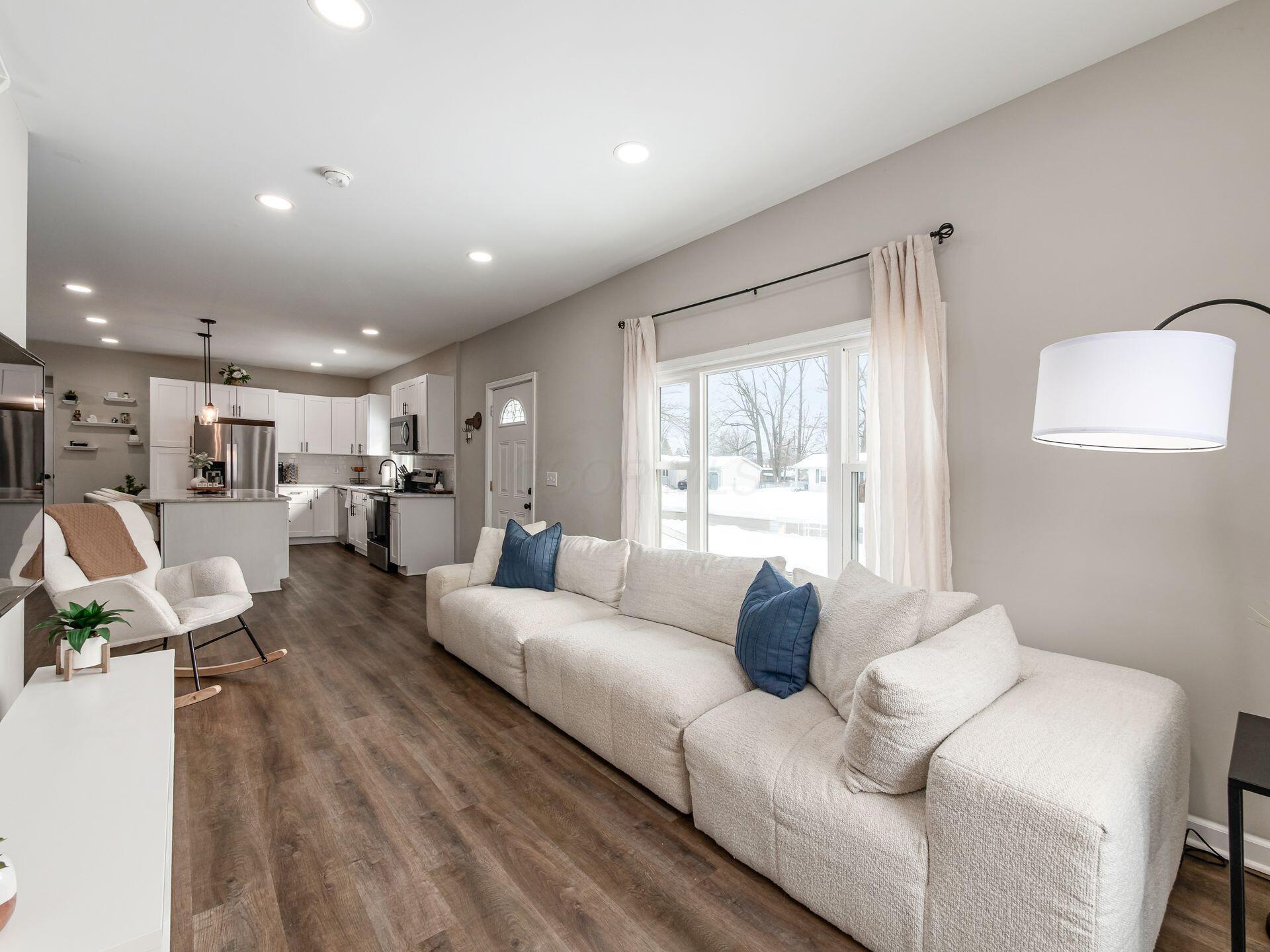 818 W 8th Street