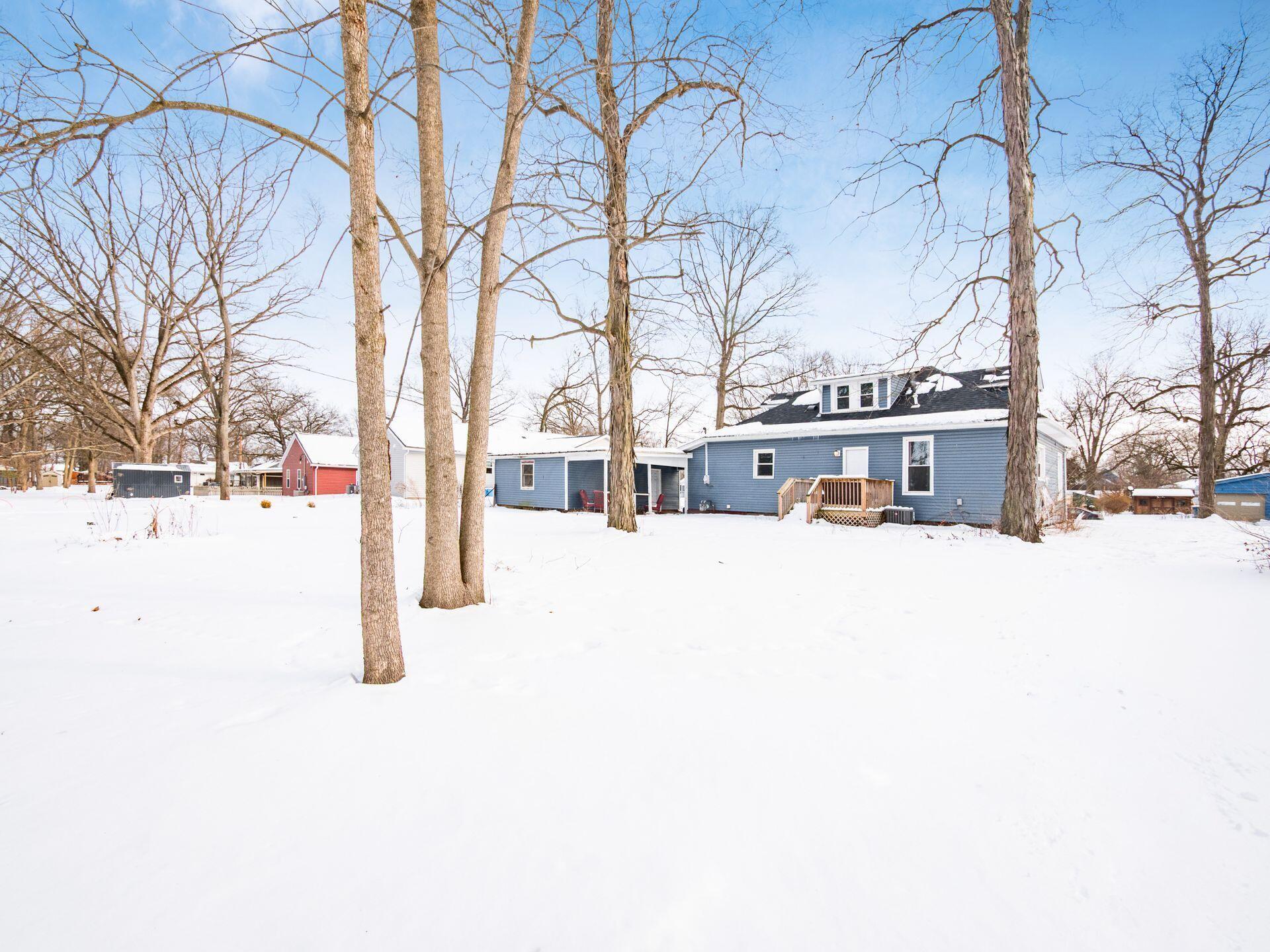 818 W 8th Street