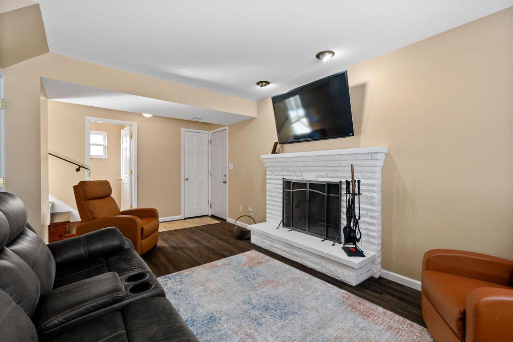 827 Inwood Place
