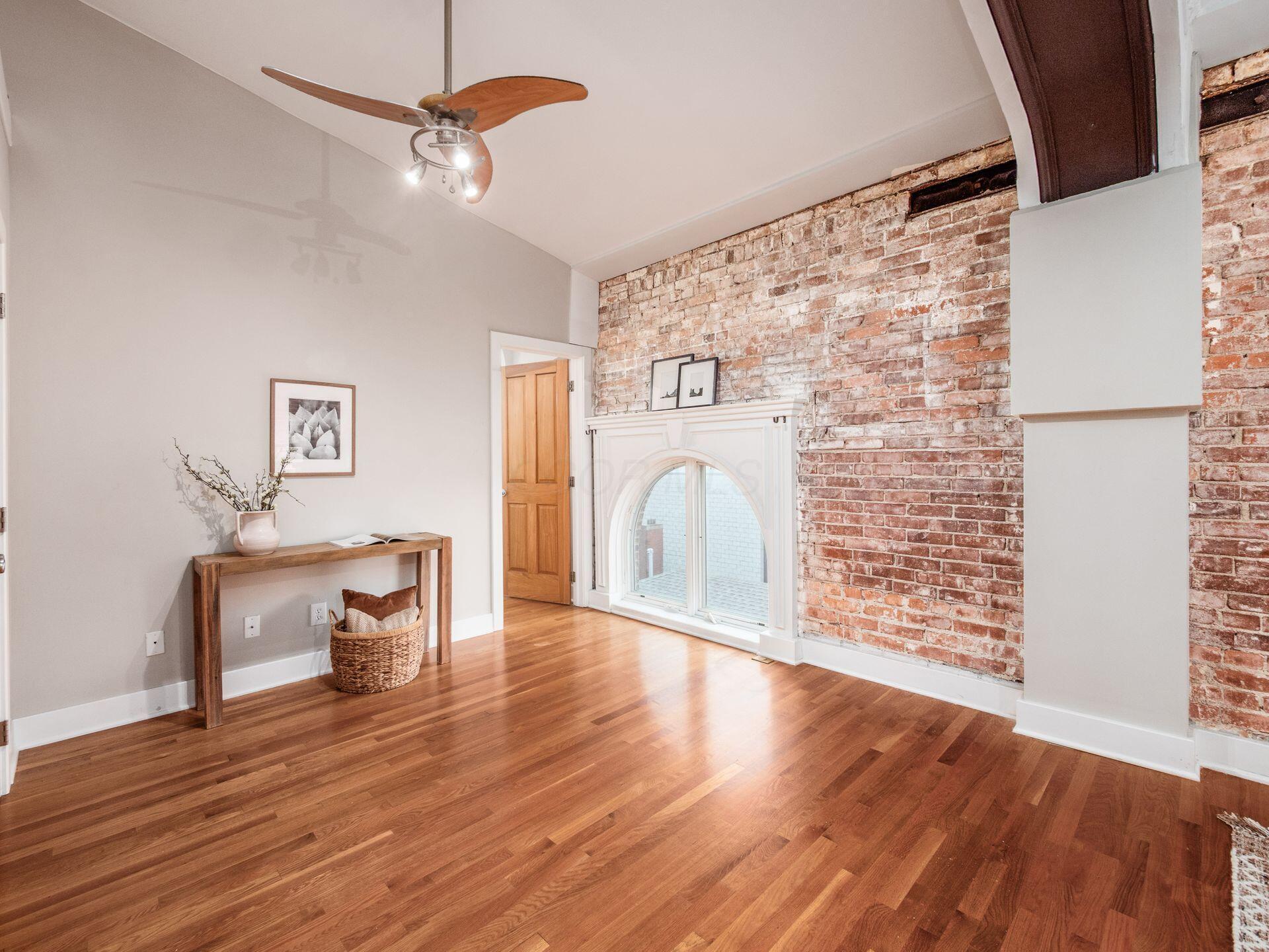 1276 N High Street, 402