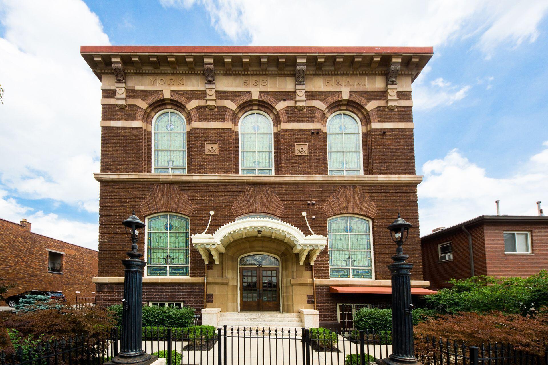 1276 N High Street, 402