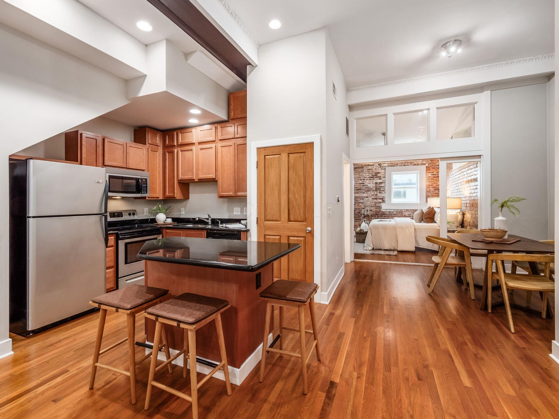 1276 N High Street, 402