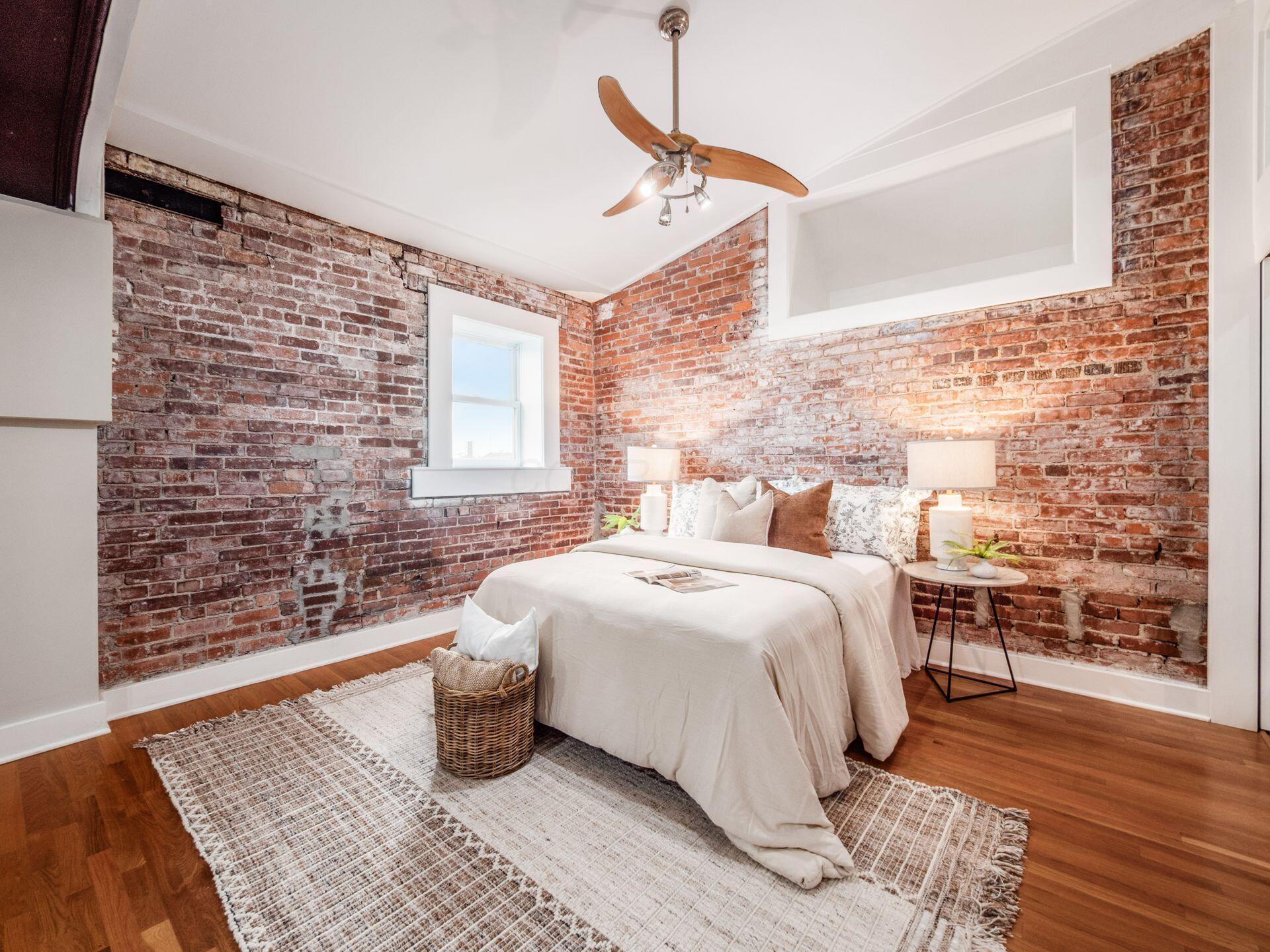 1276 N High Street, 402