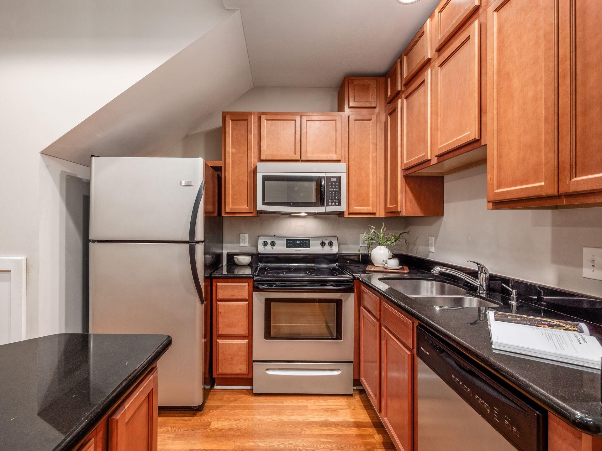 1276 N High Street, 402