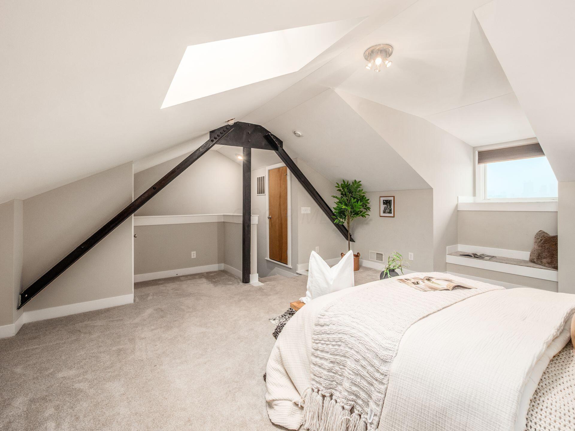 1276 N High Street, 402