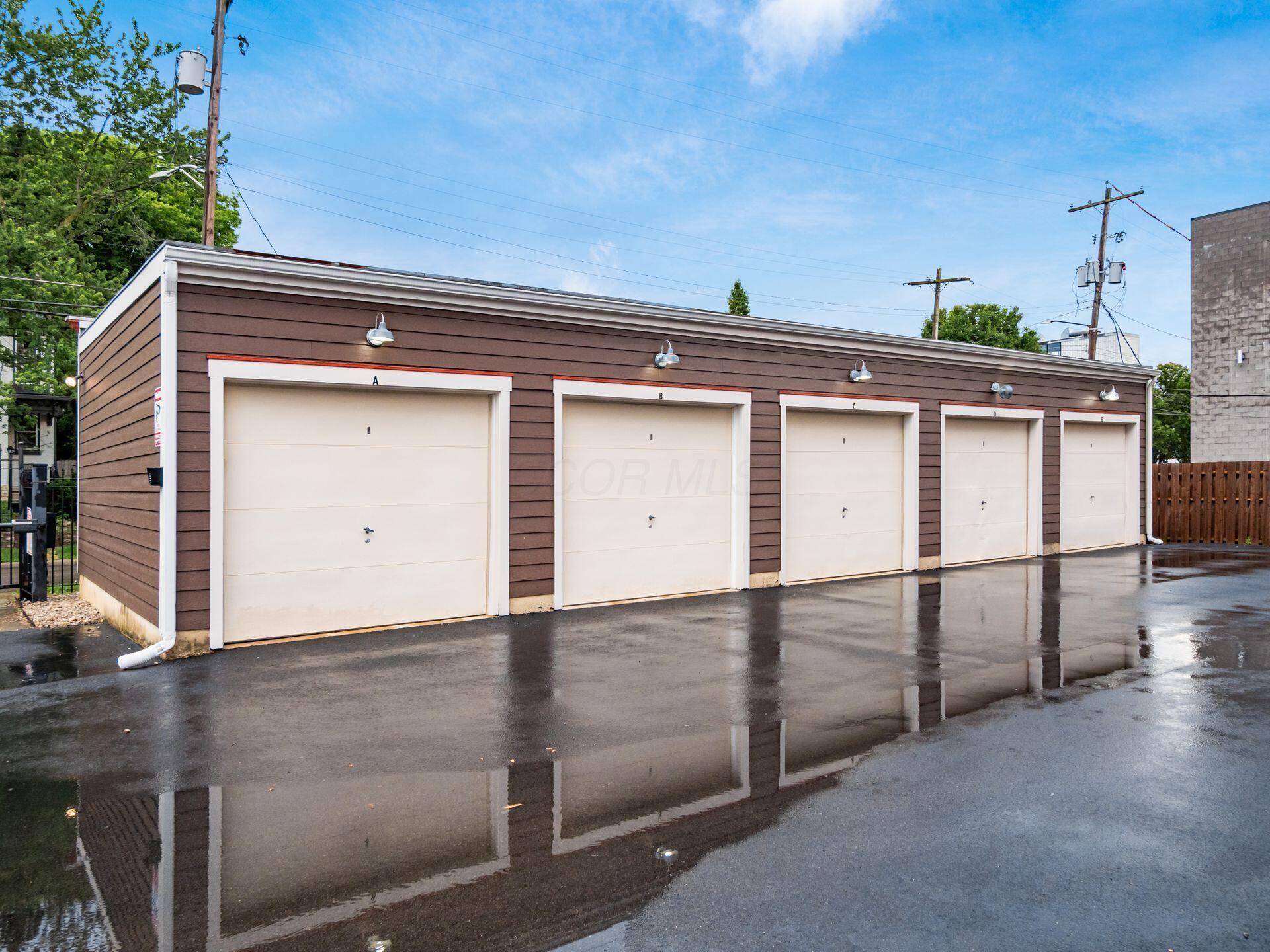 1276 N High Street, 402