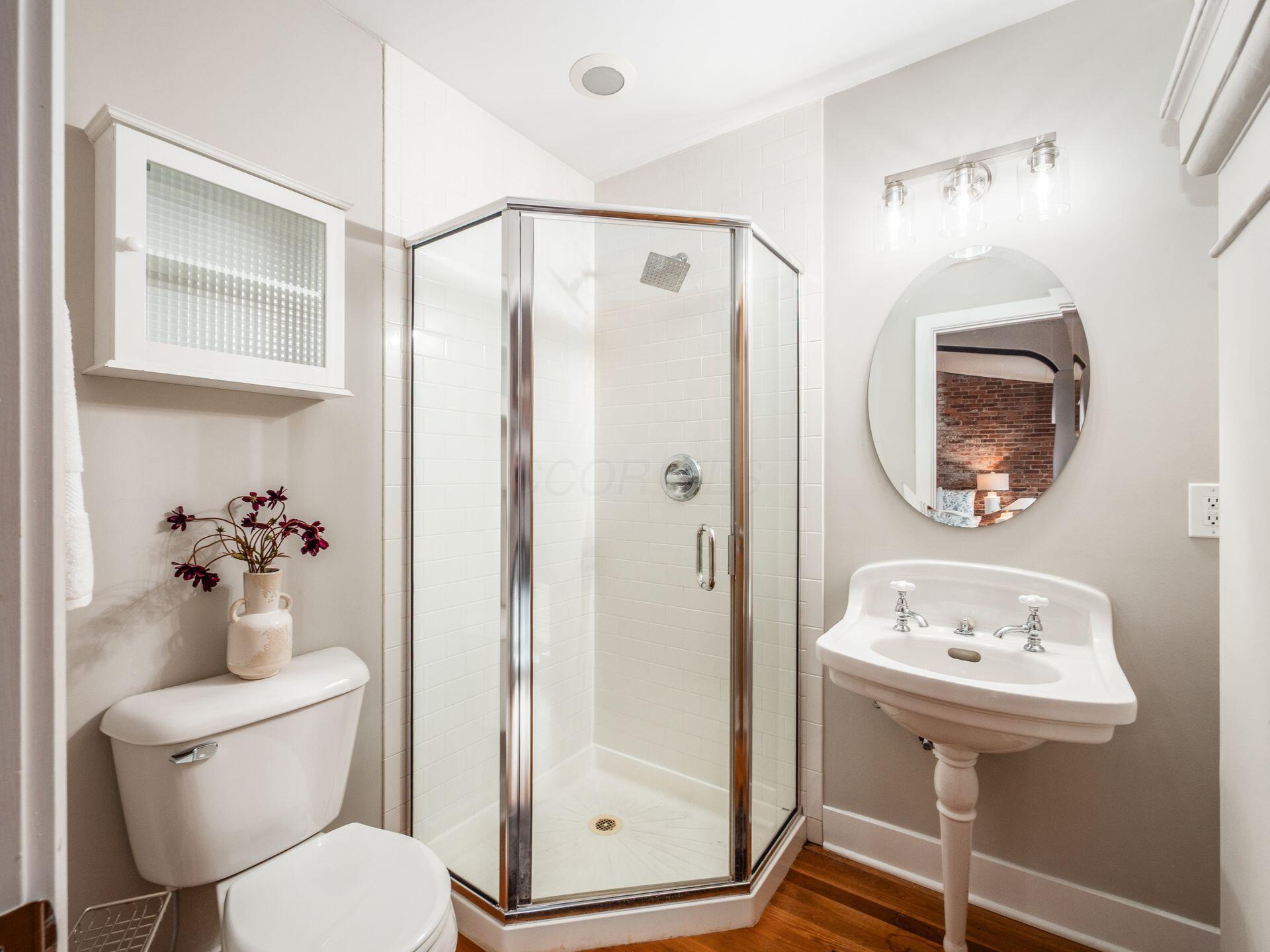 1276 N High Street, 402